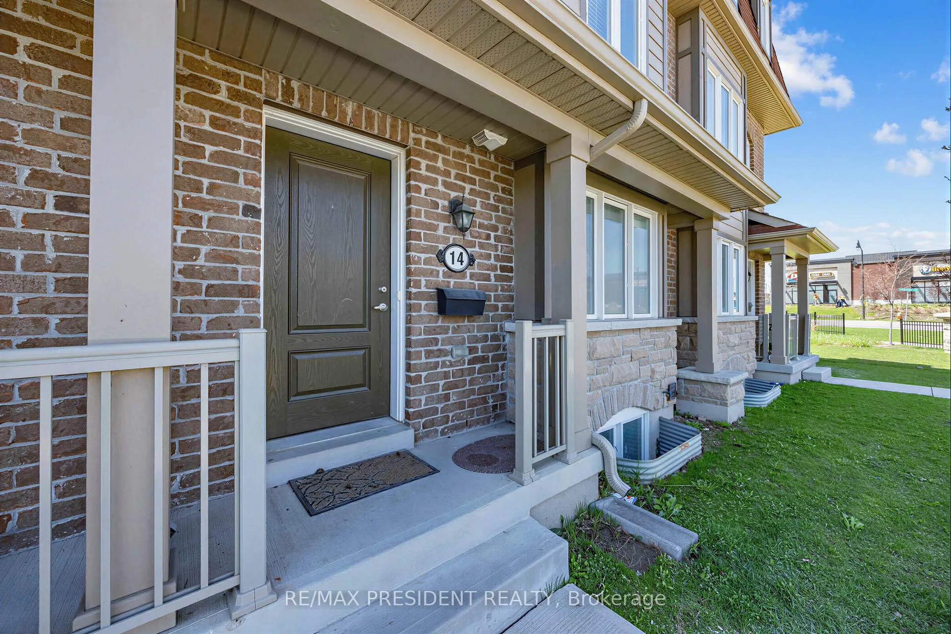 Photo 3 of Unit 14, 50 Edinburgh Drive, Brampton, Bram West — HOMEH