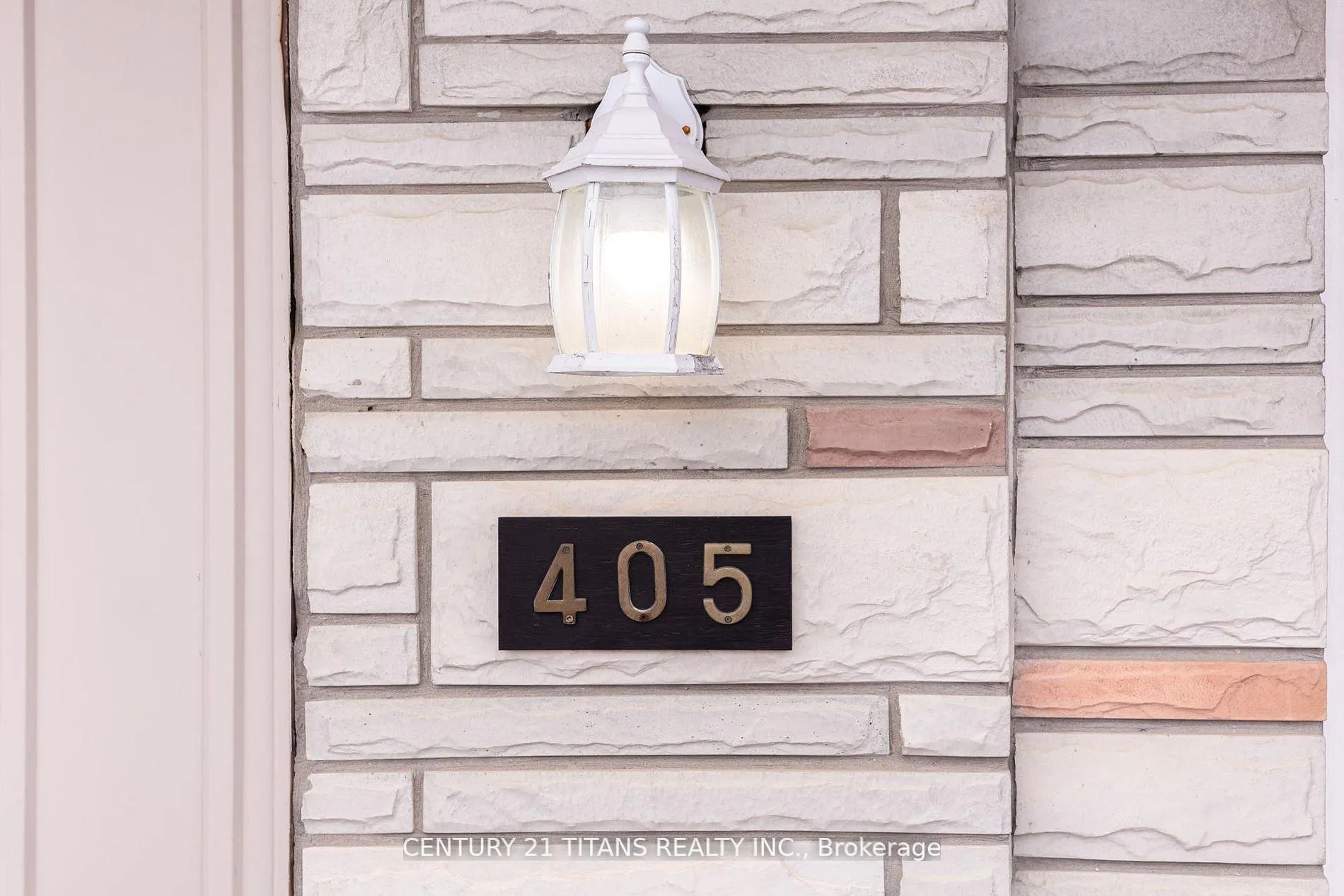 Photo 5 of 405 Anderson Street, Whitby, Blue Grass Meadows — HOMEH