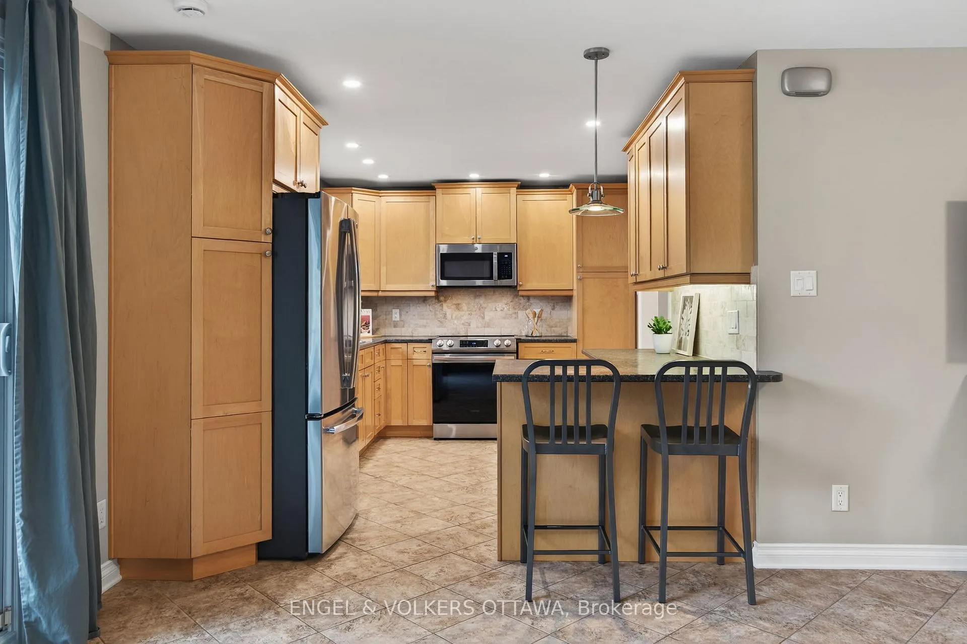 Photo 17 of 1774 Playfair Drive, Ottawa, Playfair Park — HOMEH