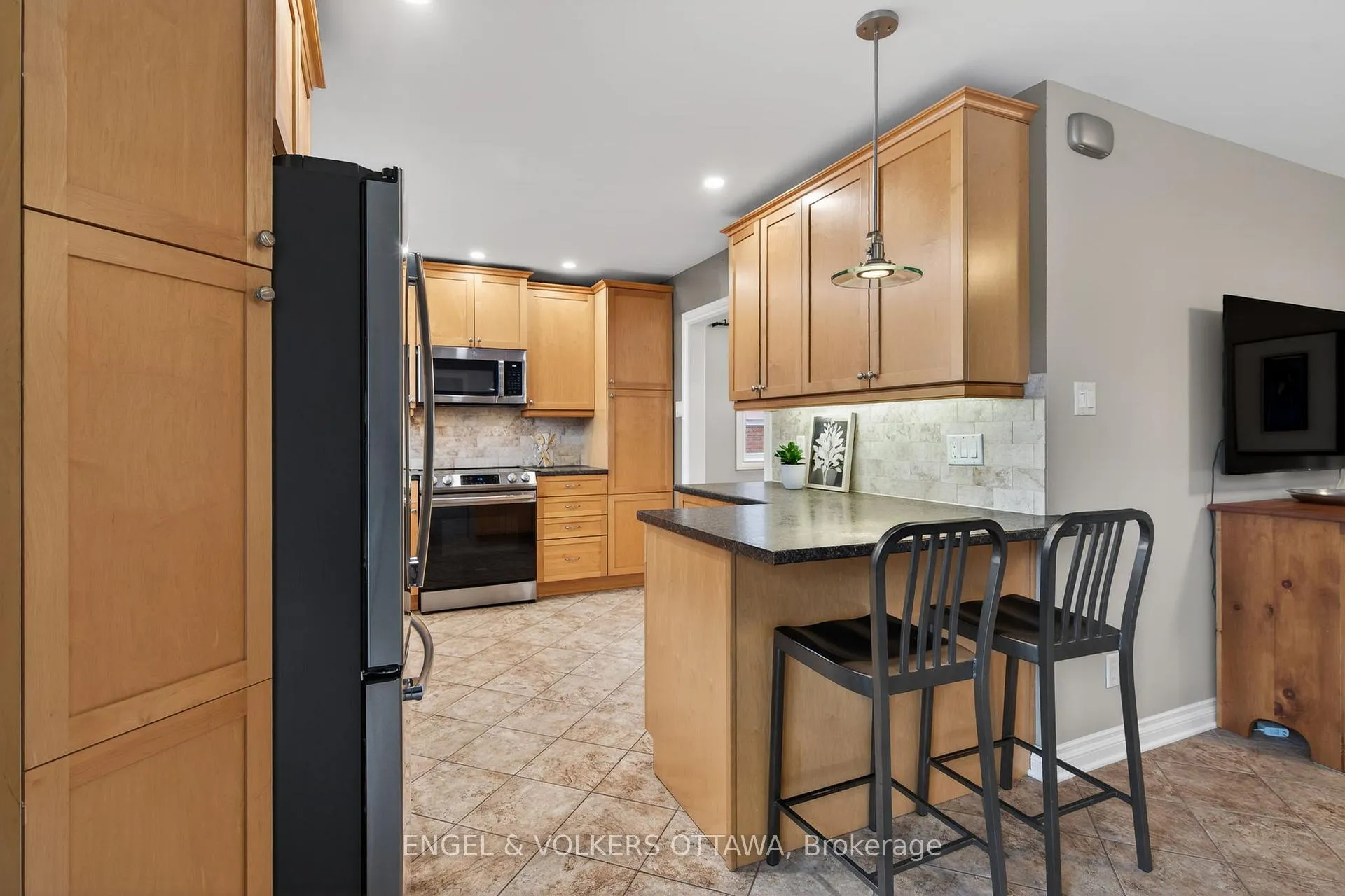 Photo 18 of 1774 Playfair Drive, Ottawa, Playfair Park — HOMEH