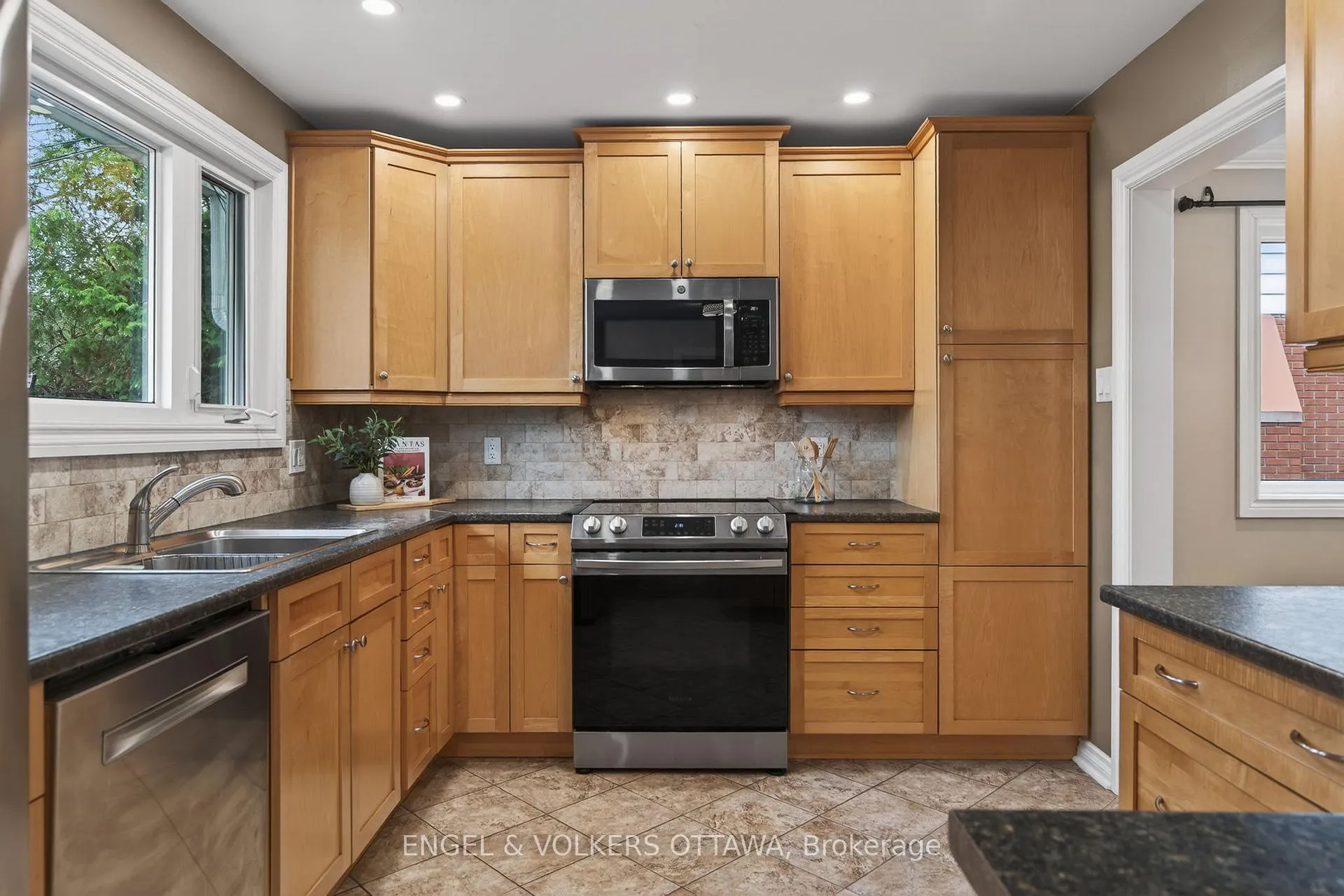 Photo 19 of 1774 Playfair Drive, Ottawa, Playfair Park — HOMEH