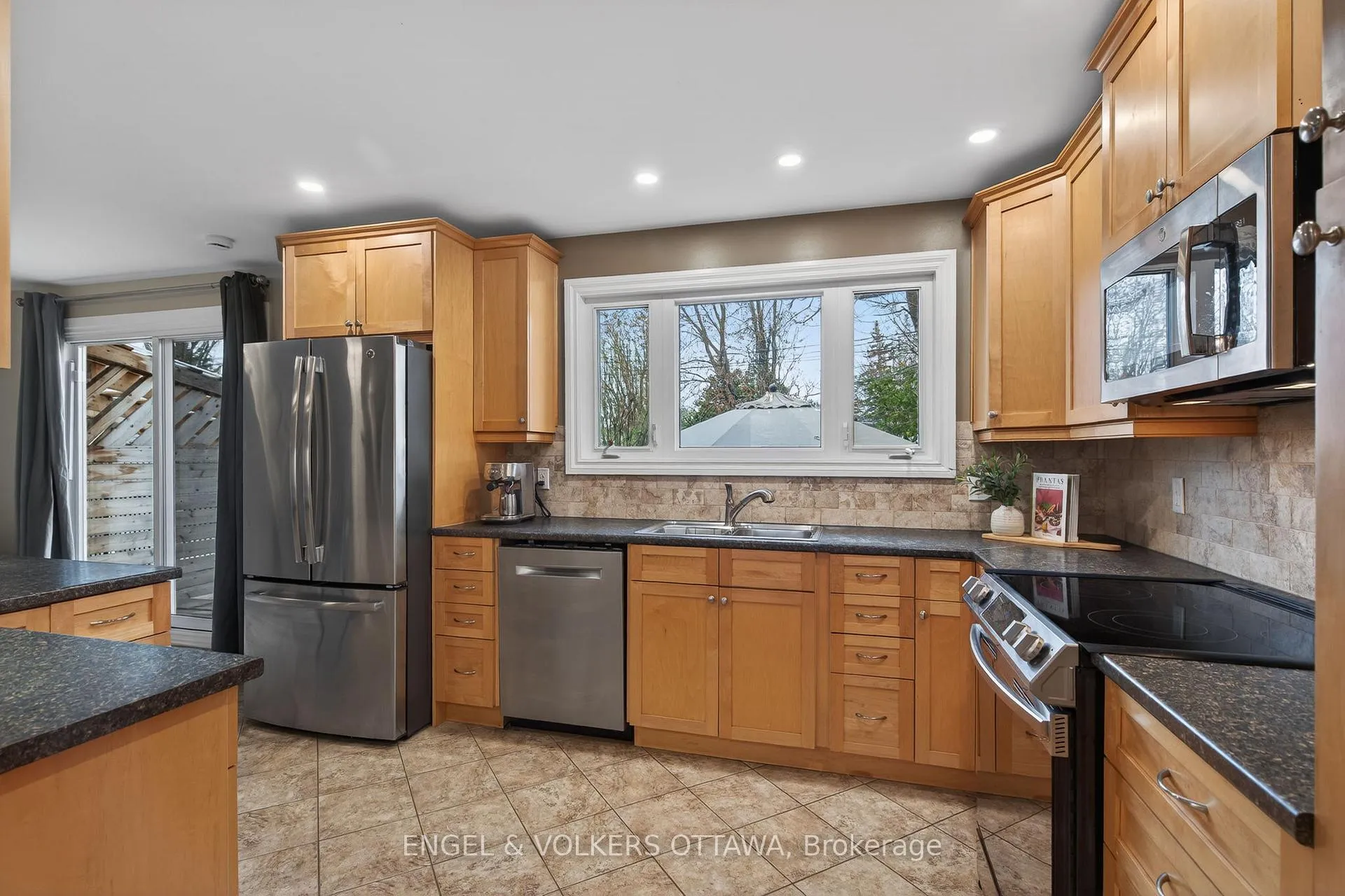 Photo 20 of 1774 Playfair Drive, Ottawa, Playfair Park — HOMEH