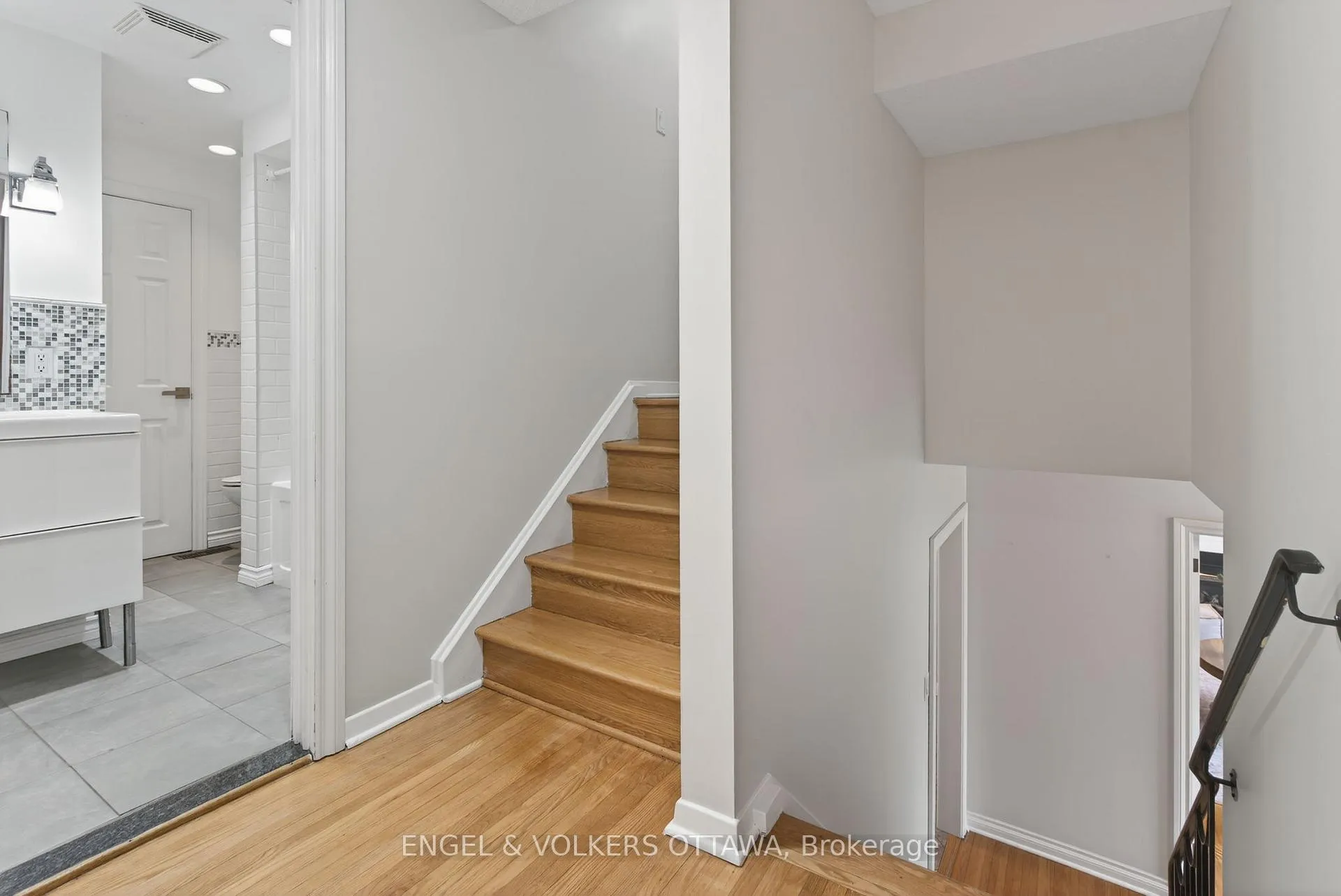 Photo 23 of 1774 Playfair Drive, Ottawa, Playfair Park — HOMEH