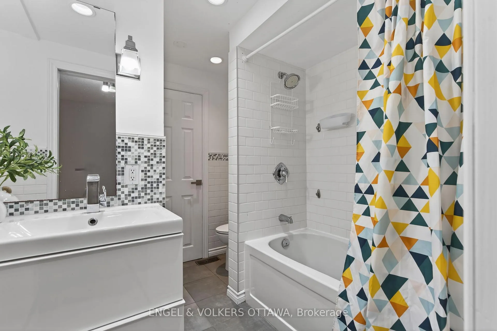 Photo 25 of 1774 Playfair Drive, Ottawa, Playfair Park — HOMEH