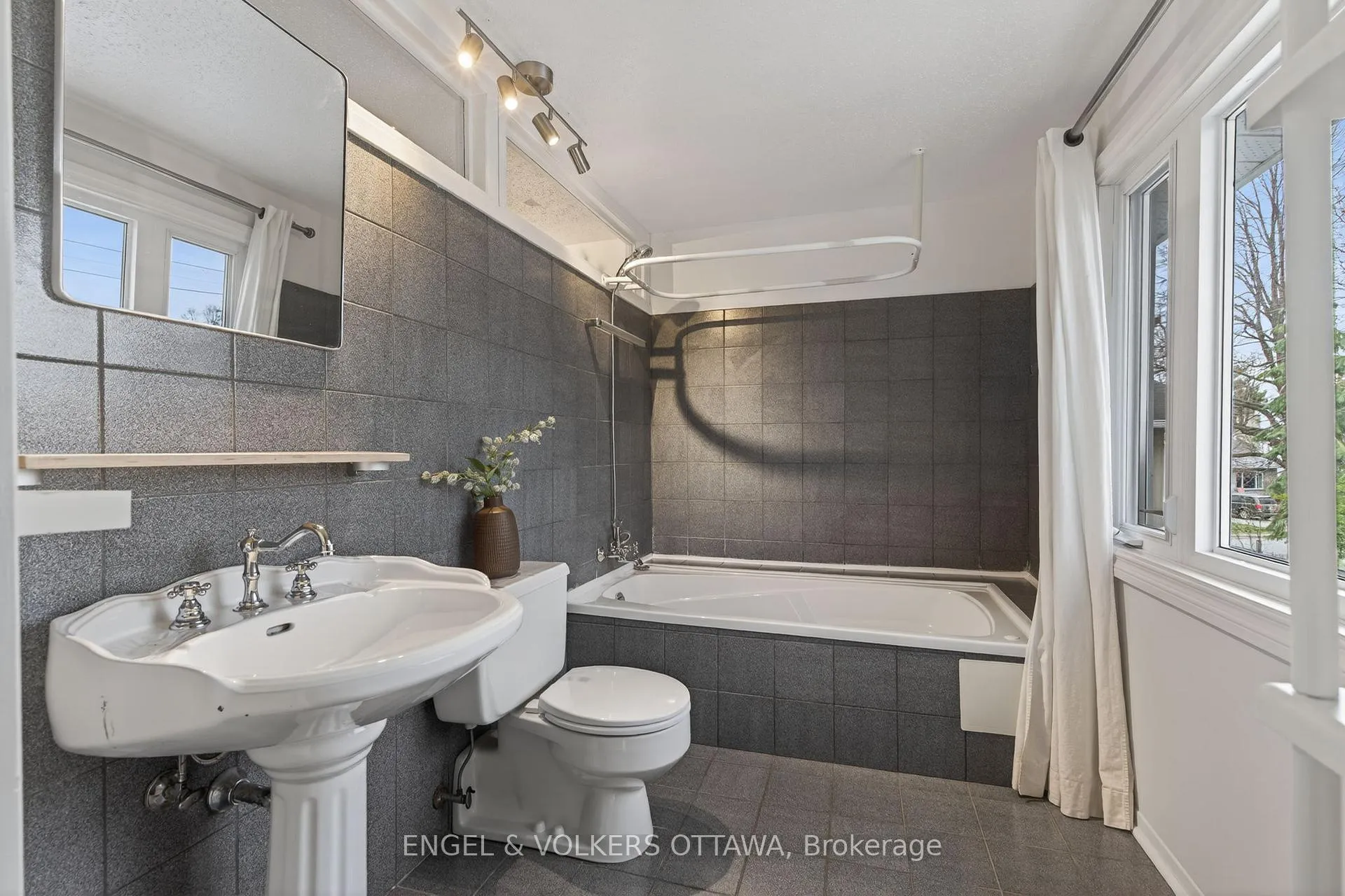 Photo 35 of 1774 Playfair Drive, Ottawa, Playfair Park — HOMEH
