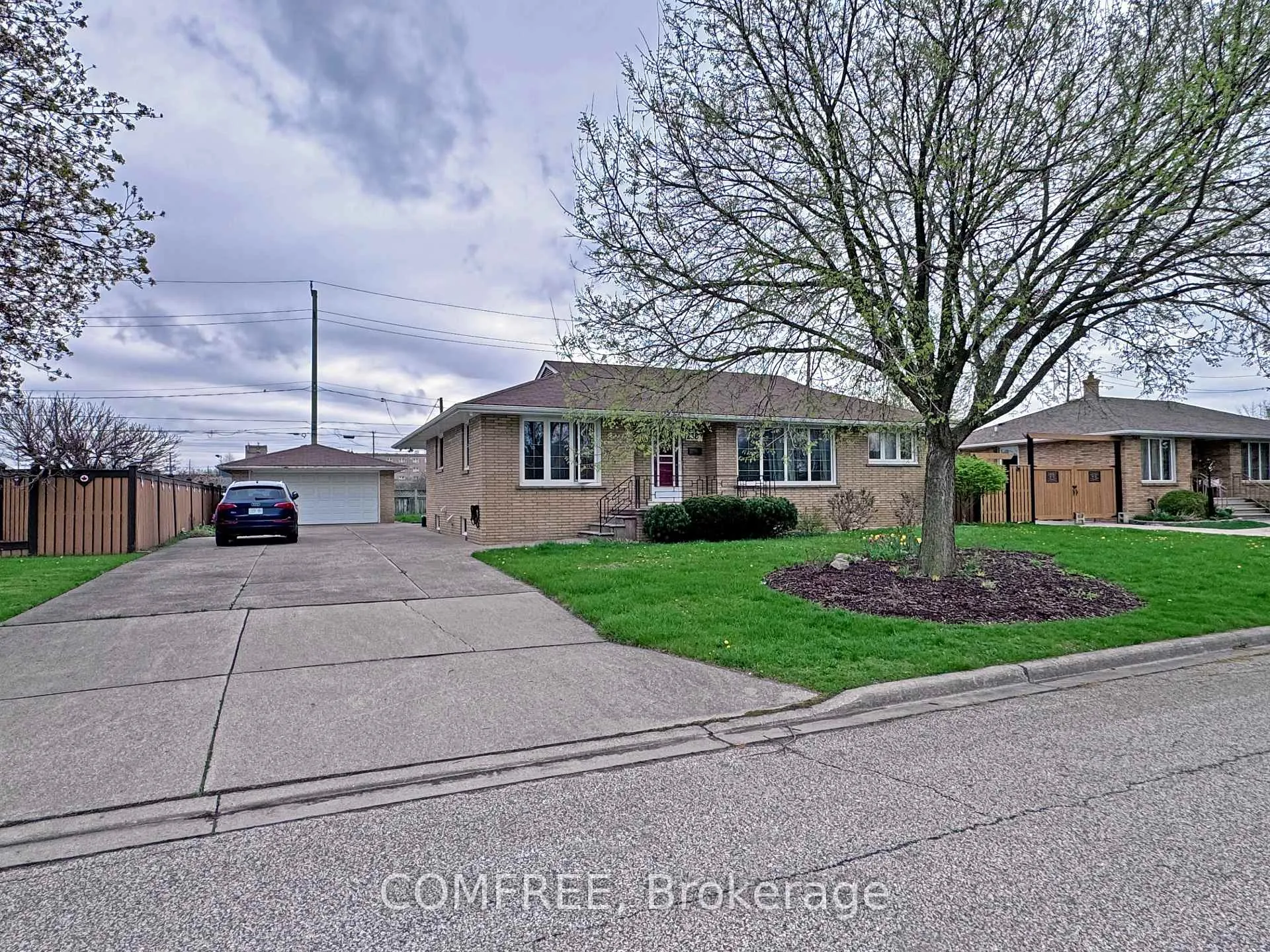 Photo 2 of 2387 Westcott Road, Windsor, Fontainbleu — HOMEH
