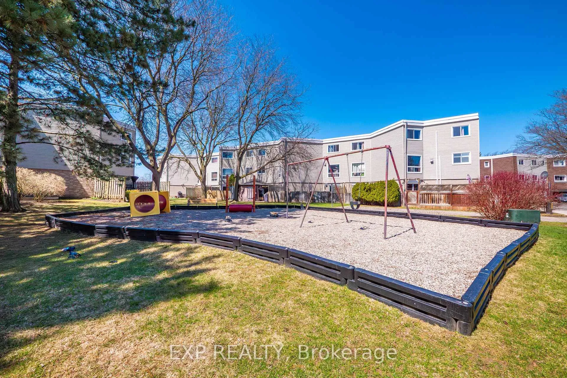 Photo 32 of Unit 36, 60 Elmsdale Drive, Kitchener — HOMEH