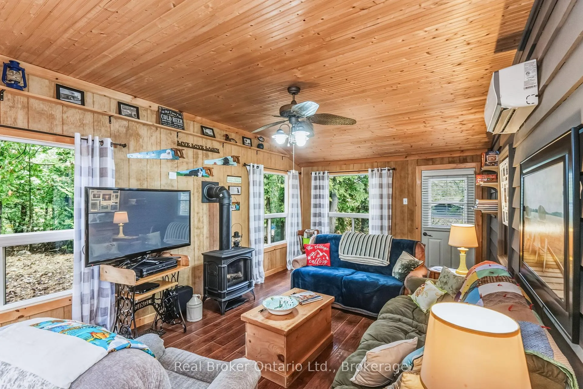 Photo 12 of 33 Gloucester Grove, Tay, Port McNicoll — HOMEH