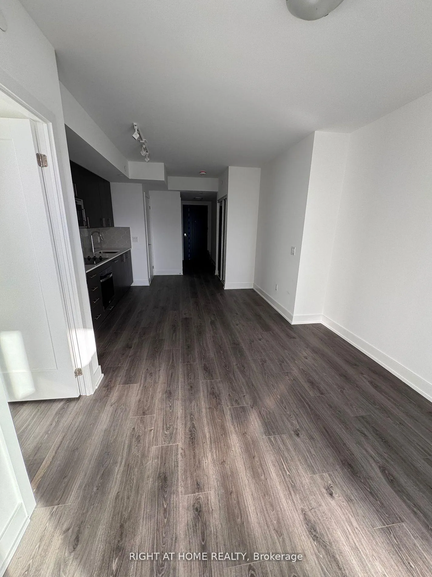 Photo 3 of Unit 1015, 2545 Simcoe Street N, Oshawa, Windfields — HOMEH
