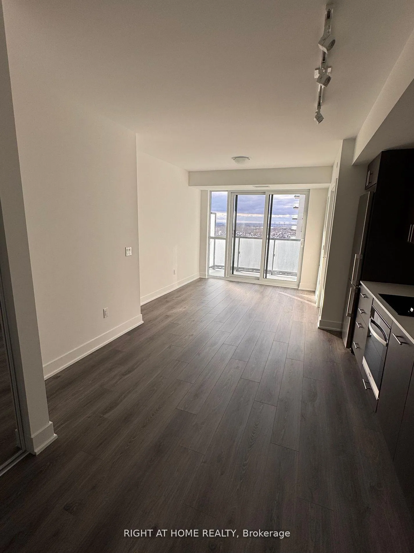 Photo 10 of Unit 1015, 2545 Simcoe Street N, Oshawa, Windfields — HOMEH