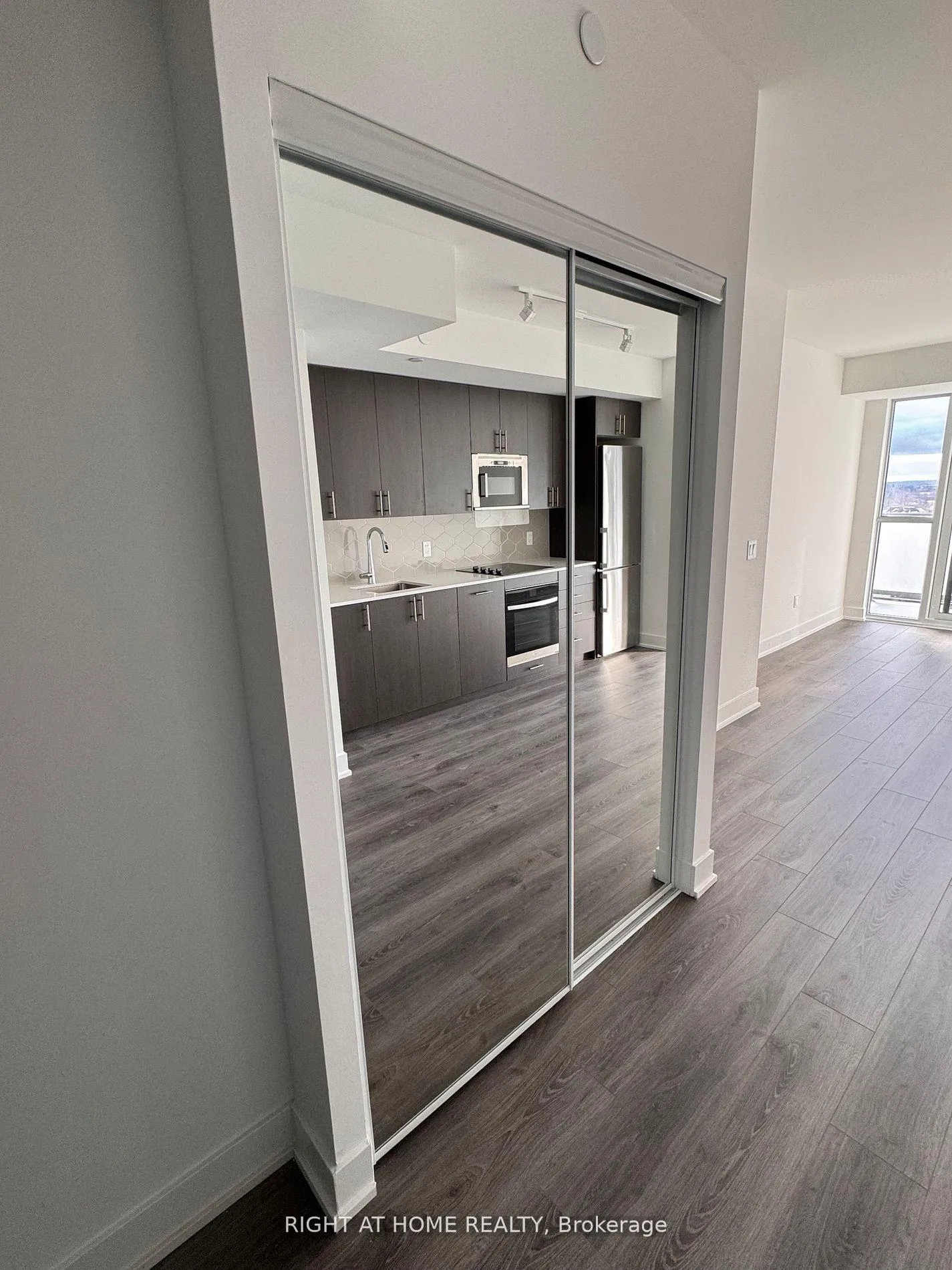 Photo 13 of Unit 1015, 2545 Simcoe Street N, Oshawa, Windfields — HOMEH