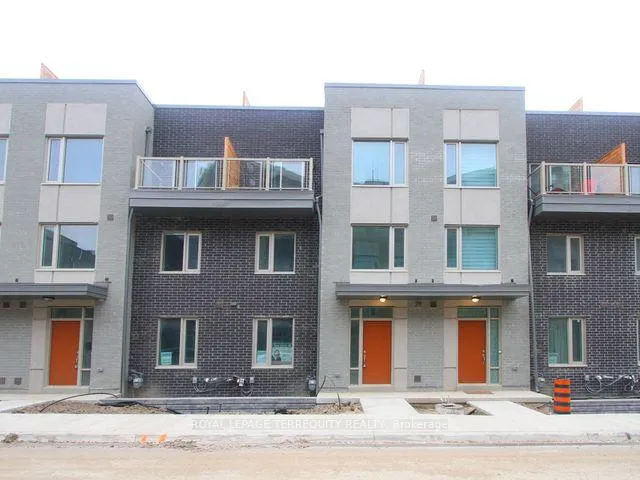 Front of Unit 10, 12 Applewood Lane