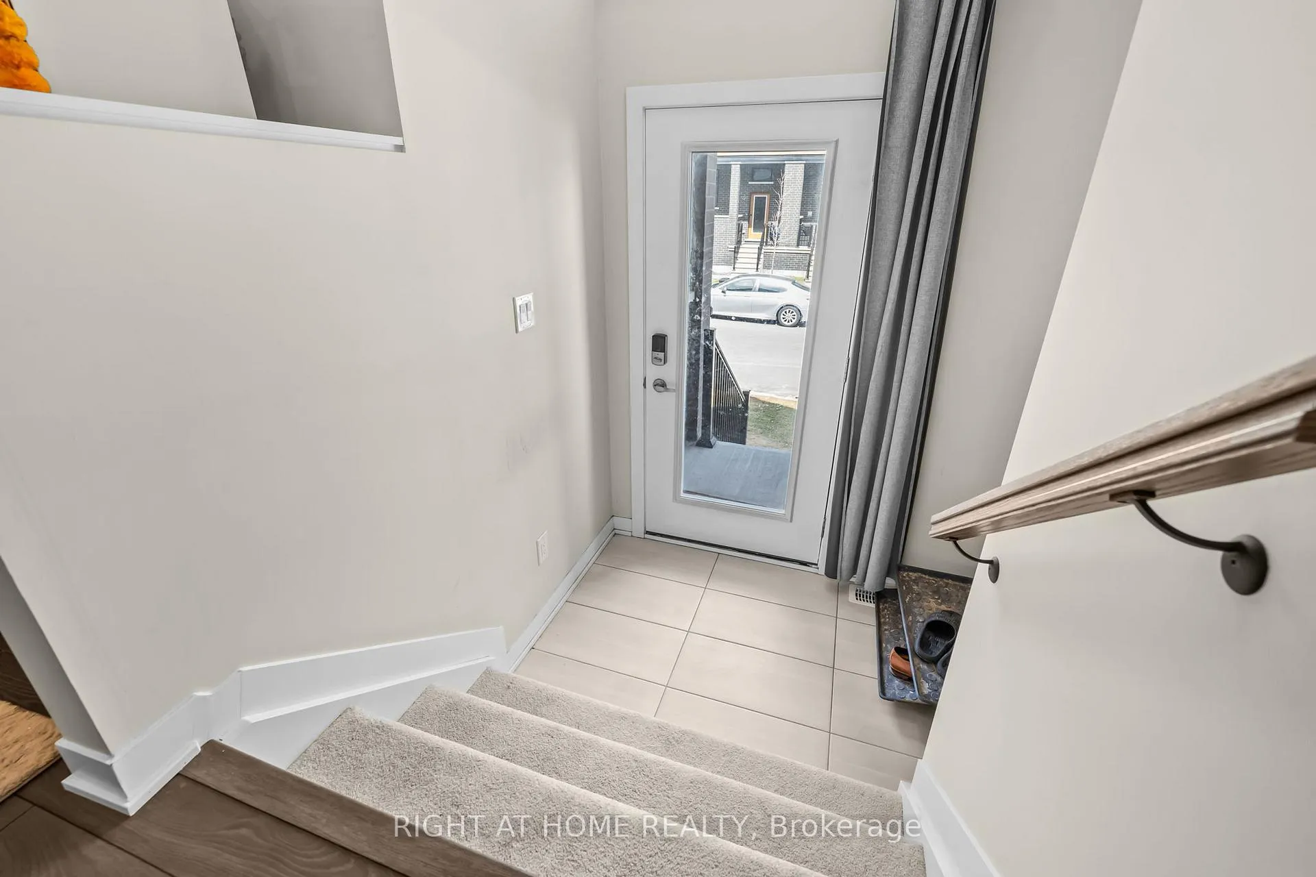 Photo 2 of 209 Speckled Alder Row, Ottawa, Barrhaven - Half Moon Bay — HOMEH