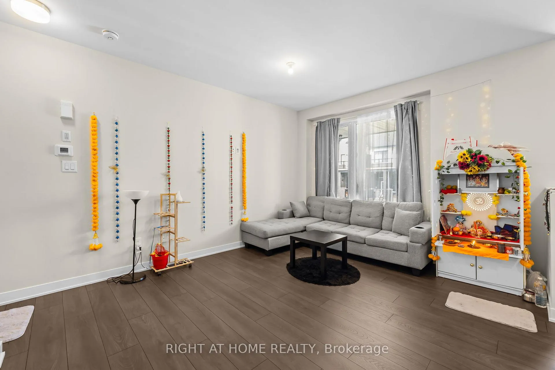 Photo 3 of 209 Speckled Alder Row, Ottawa, Barrhaven - Half Moon Bay — HOMEH