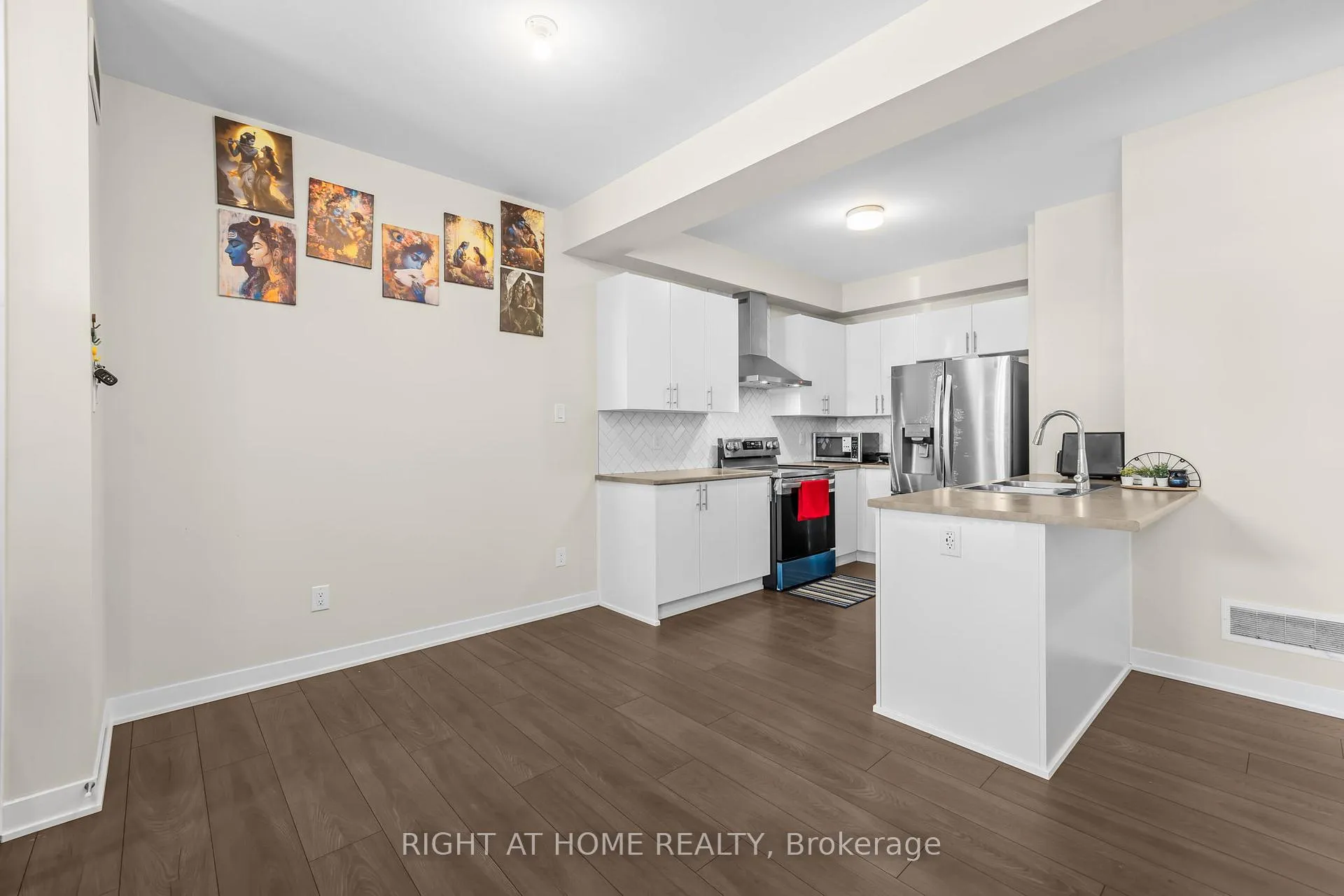 Photo 5 of 209 Speckled Alder Row, Ottawa, Barrhaven - Half Moon Bay — HOMEH