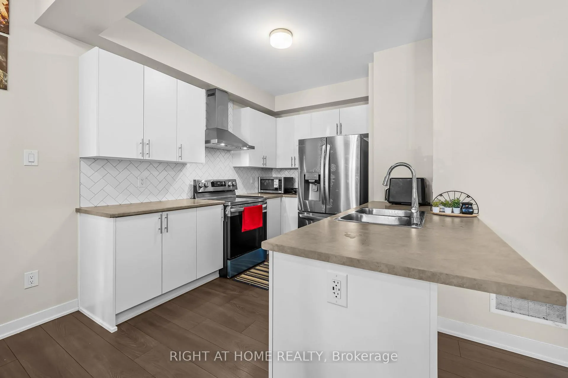 Photo 6 of 209 Speckled Alder Row, Ottawa, Barrhaven - Half Moon Bay — HOMEH