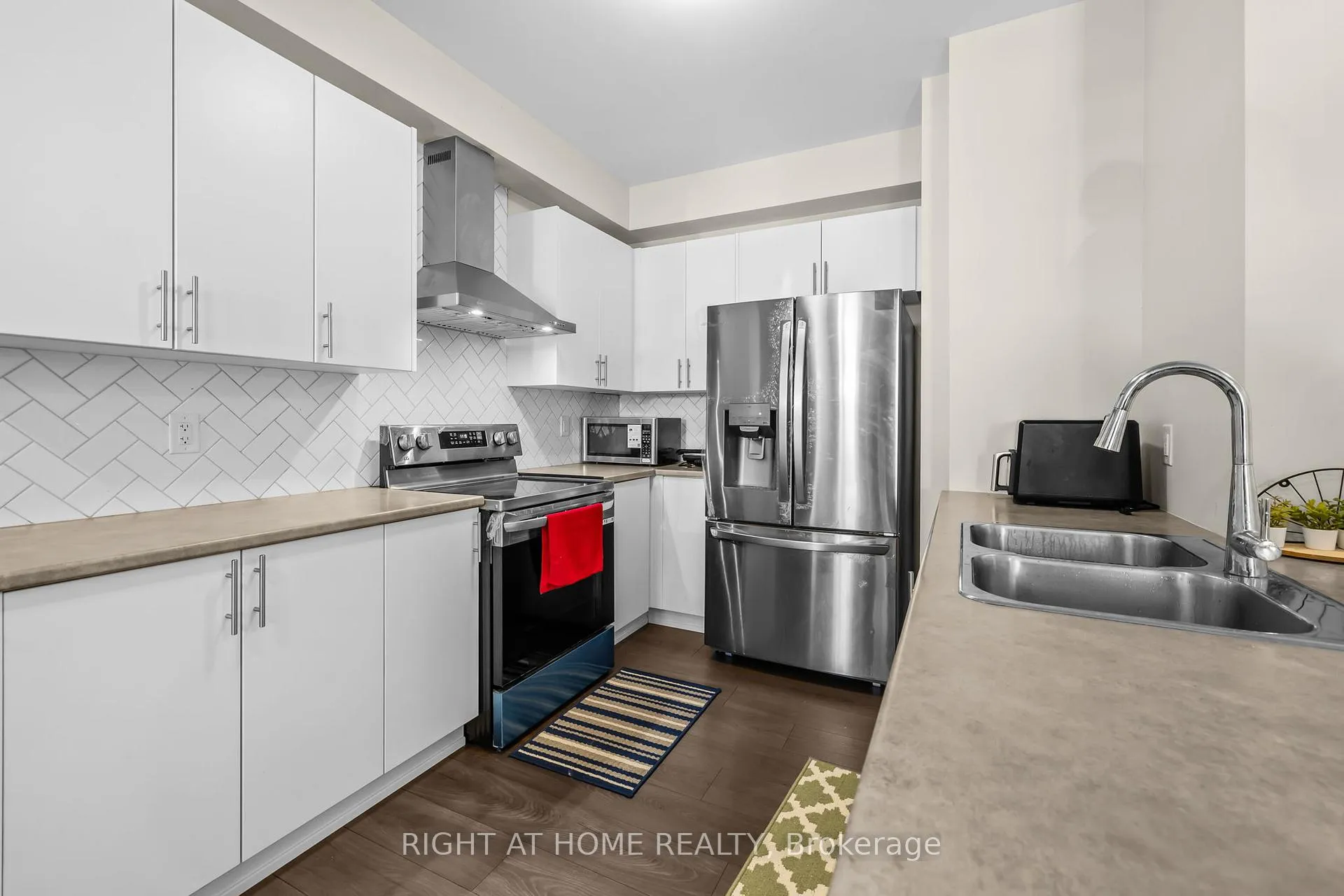 Photo 7 of 209 Speckled Alder Row, Ottawa, Barrhaven - Half Moon Bay — HOMEH