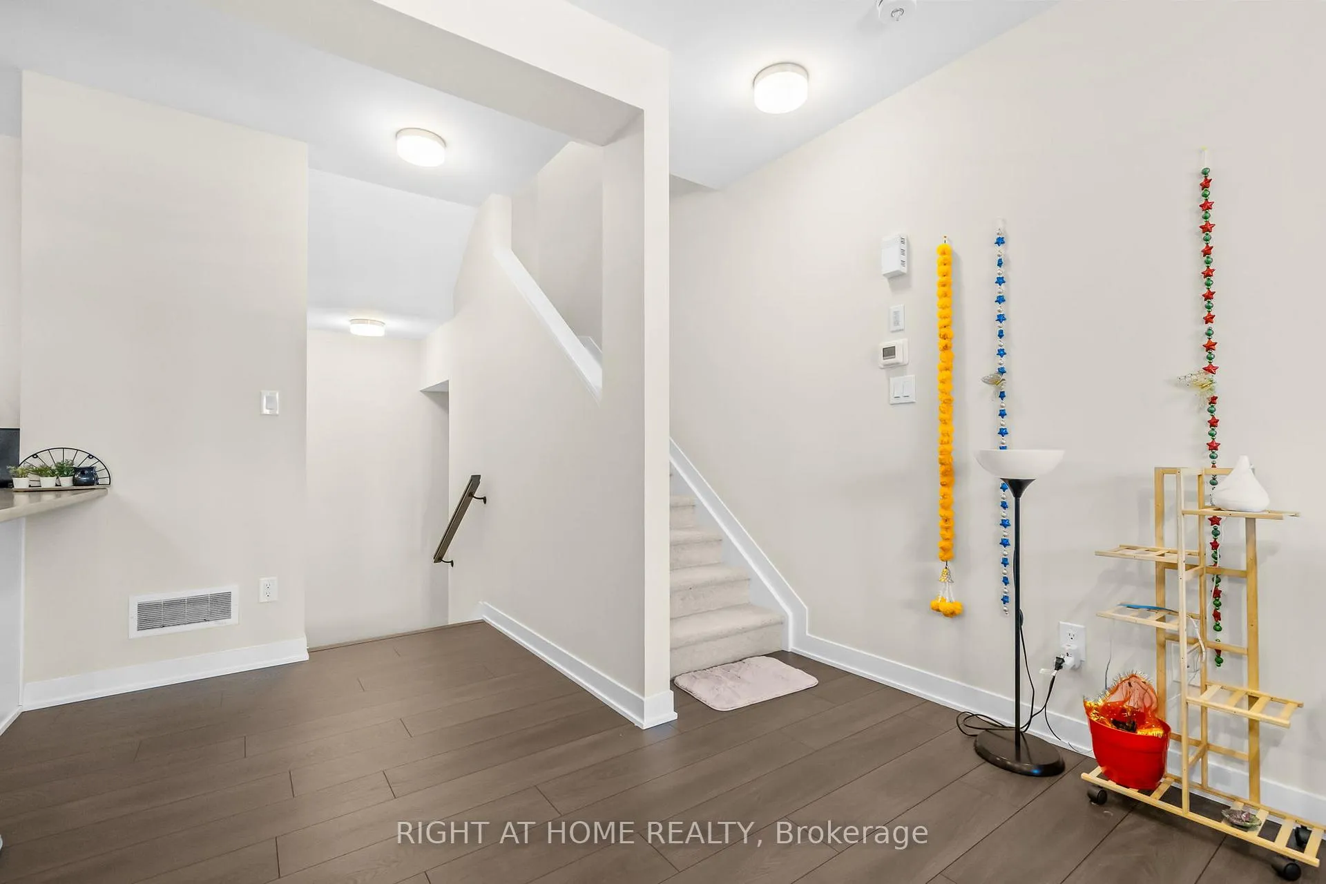 Photo 9 of 209 Speckled Alder Row, Ottawa, Barrhaven - Half Moon Bay — HOMEH