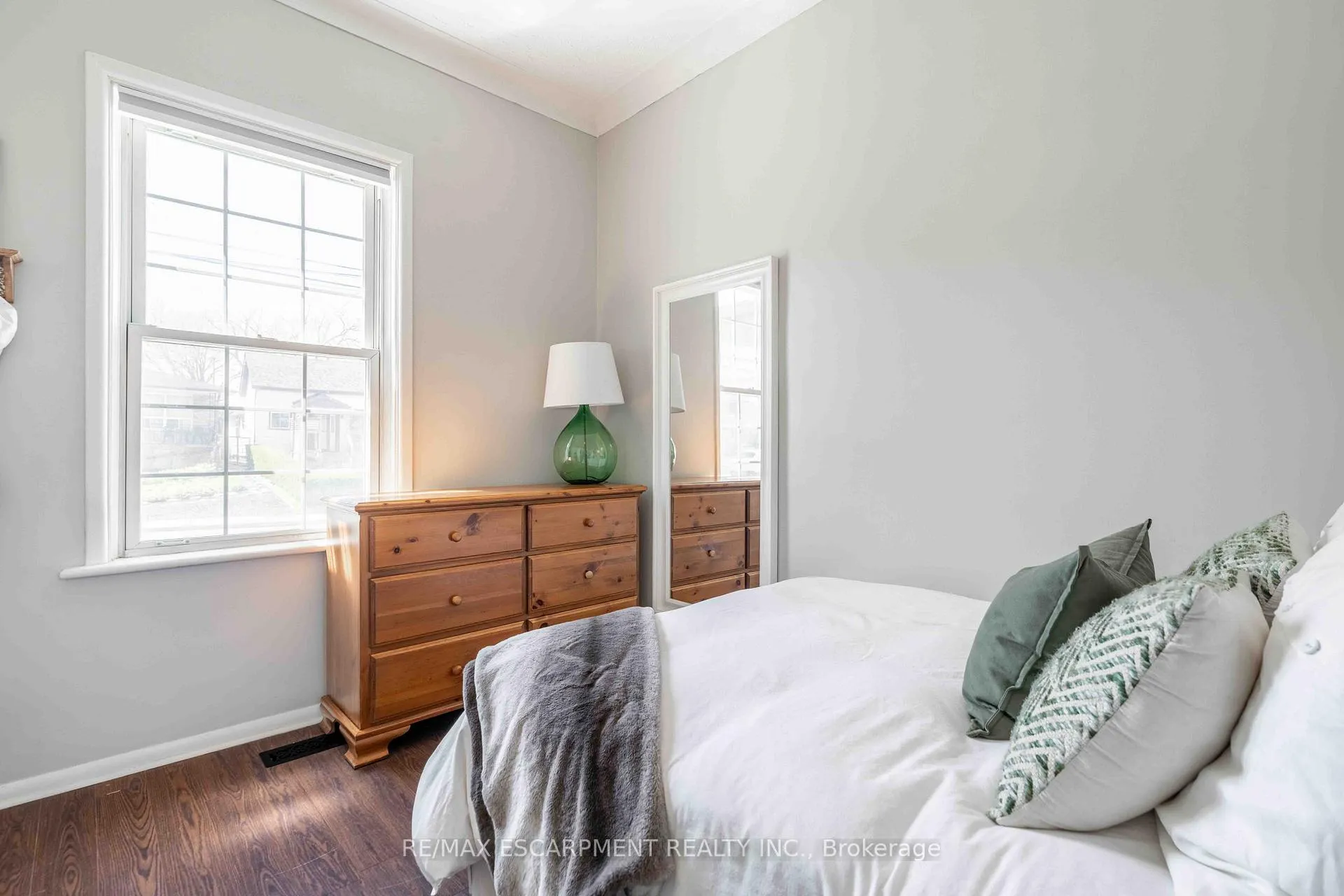 Photo 17 of 203 Wood Street E, Hamilton, North End — HOMEH