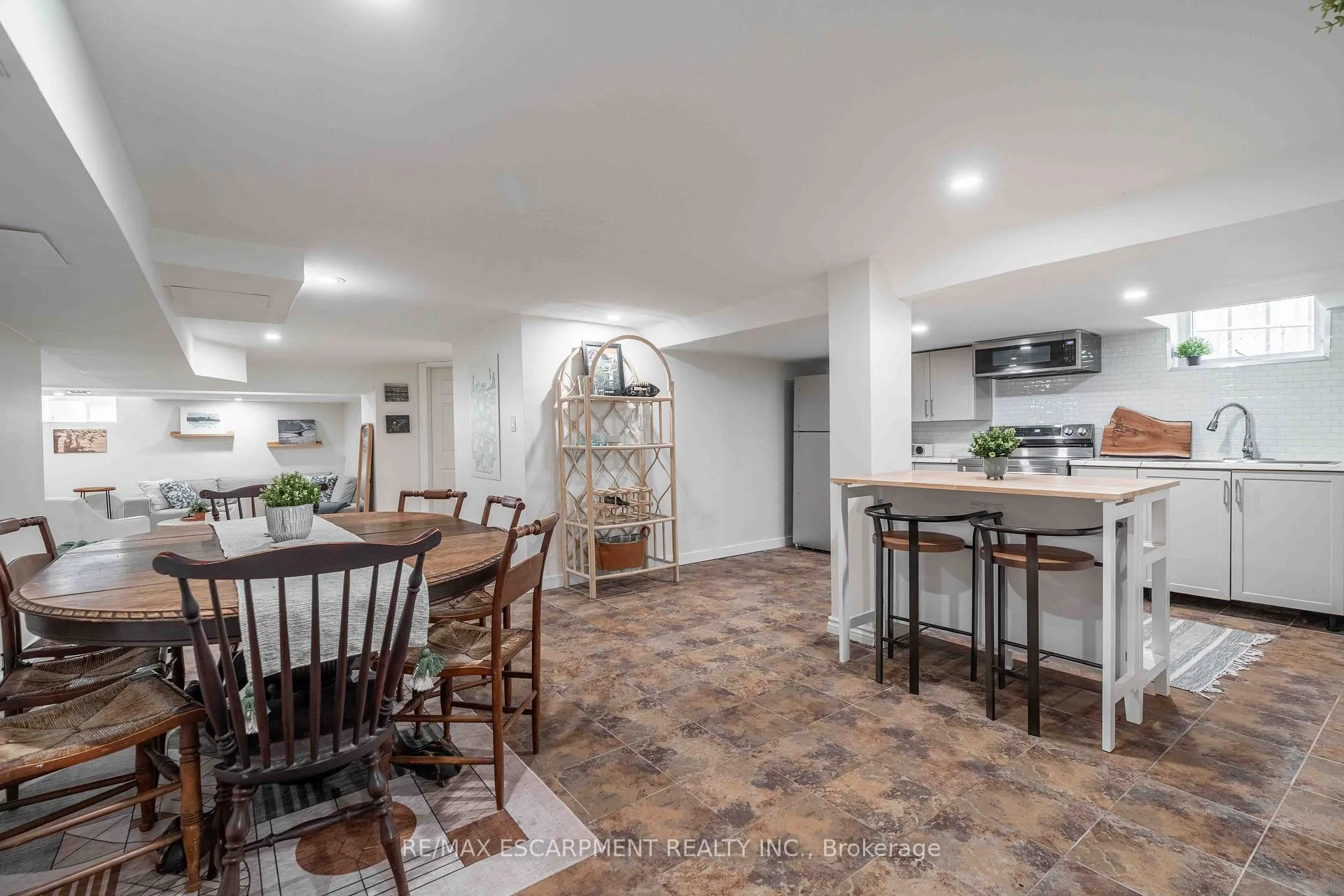 Photo 23 of 203 Wood Street E, Hamilton, North End — HOMEH