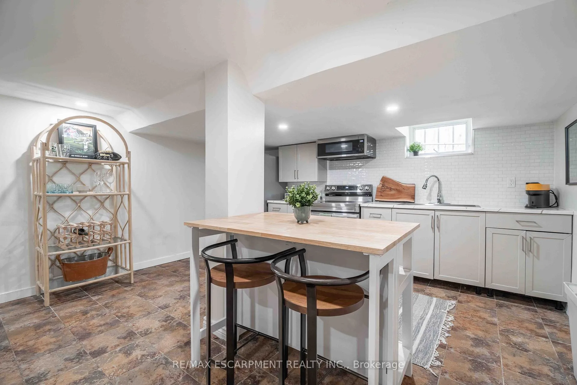 Photo 24 of 203 Wood Street E, Hamilton, North End — HOMEH