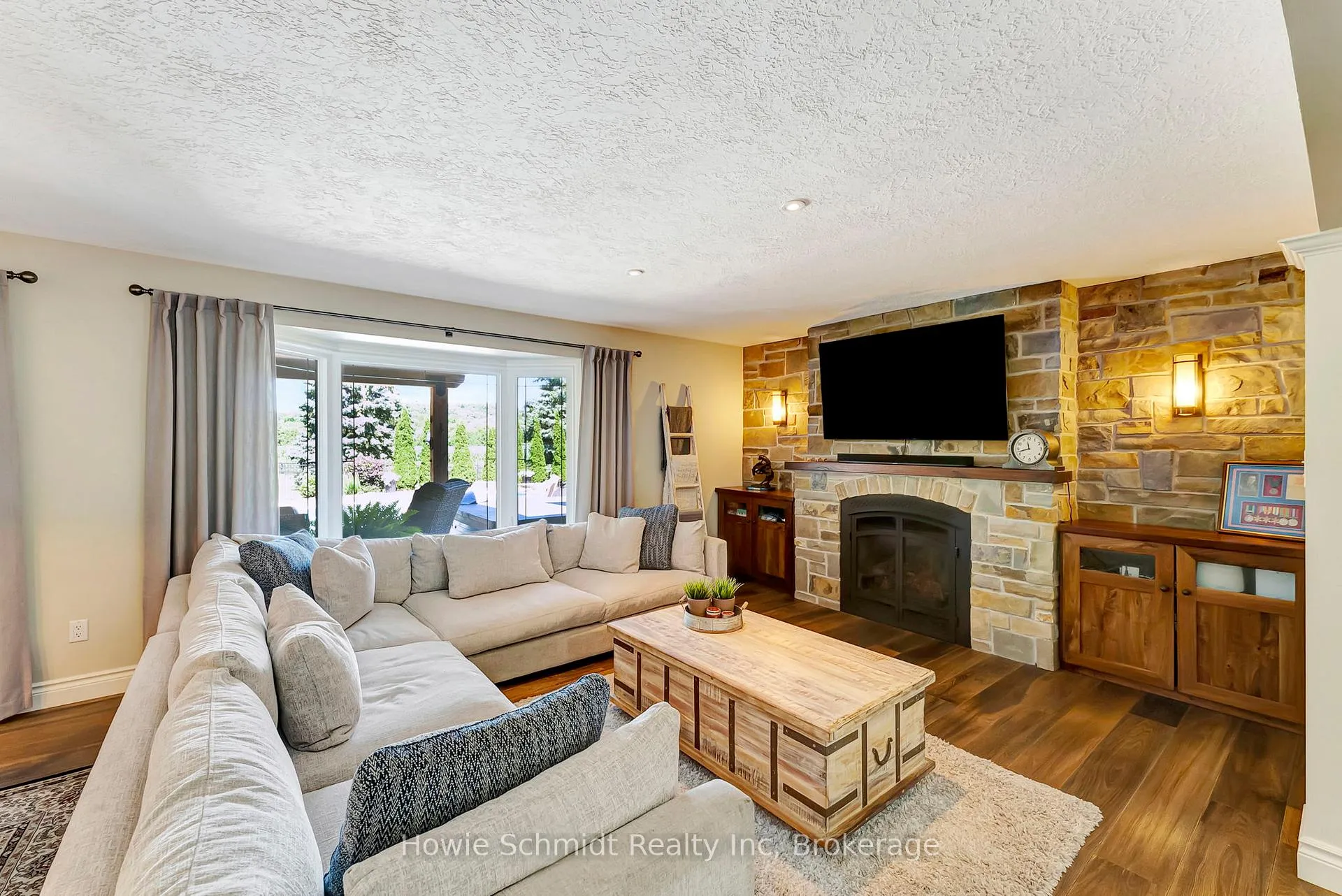 Photo 9 of 999 Governors Road W, Brant, Paris — HOMEH