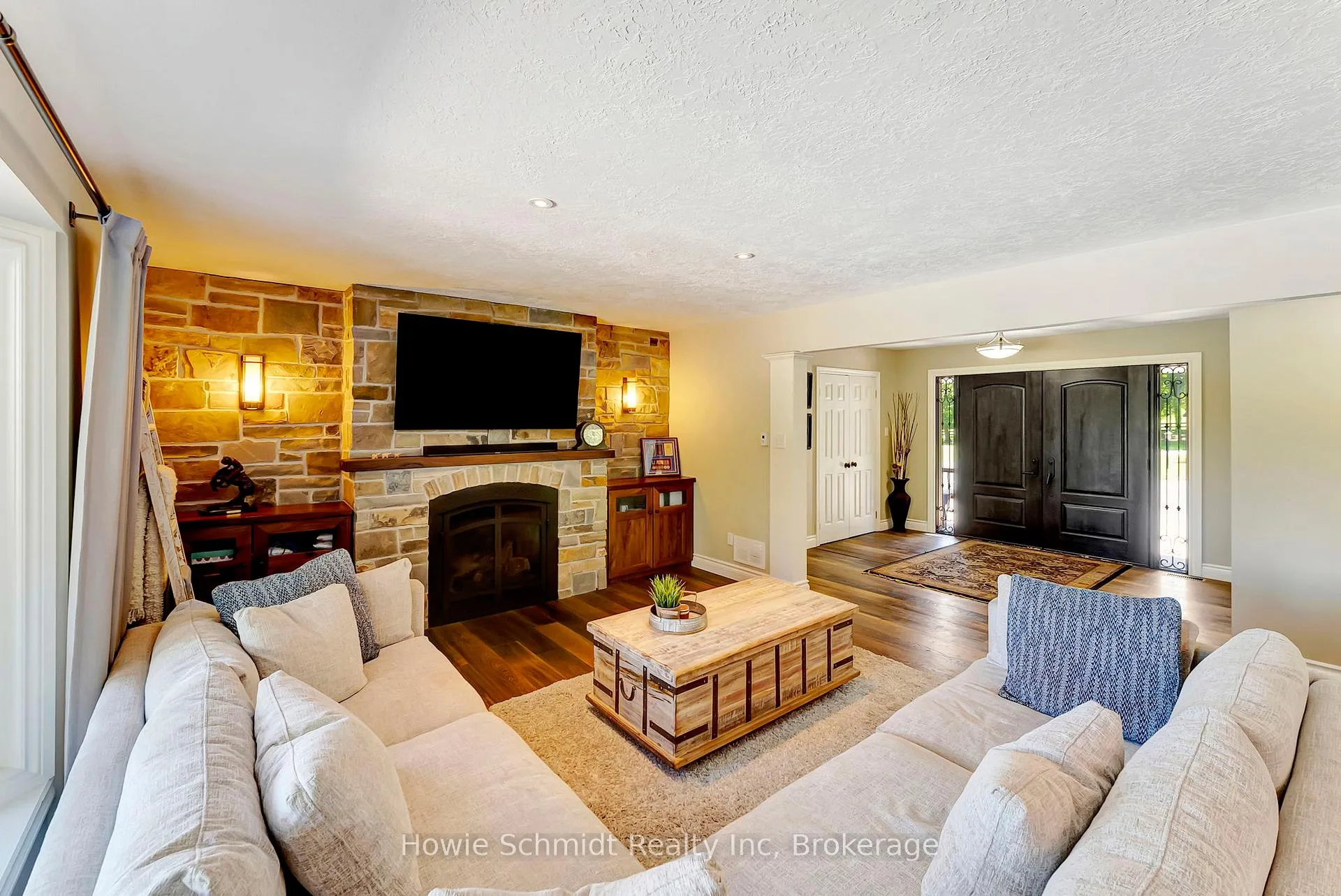 Photo 10 of 999 Governors Road W, Brant, Paris — HOMEH