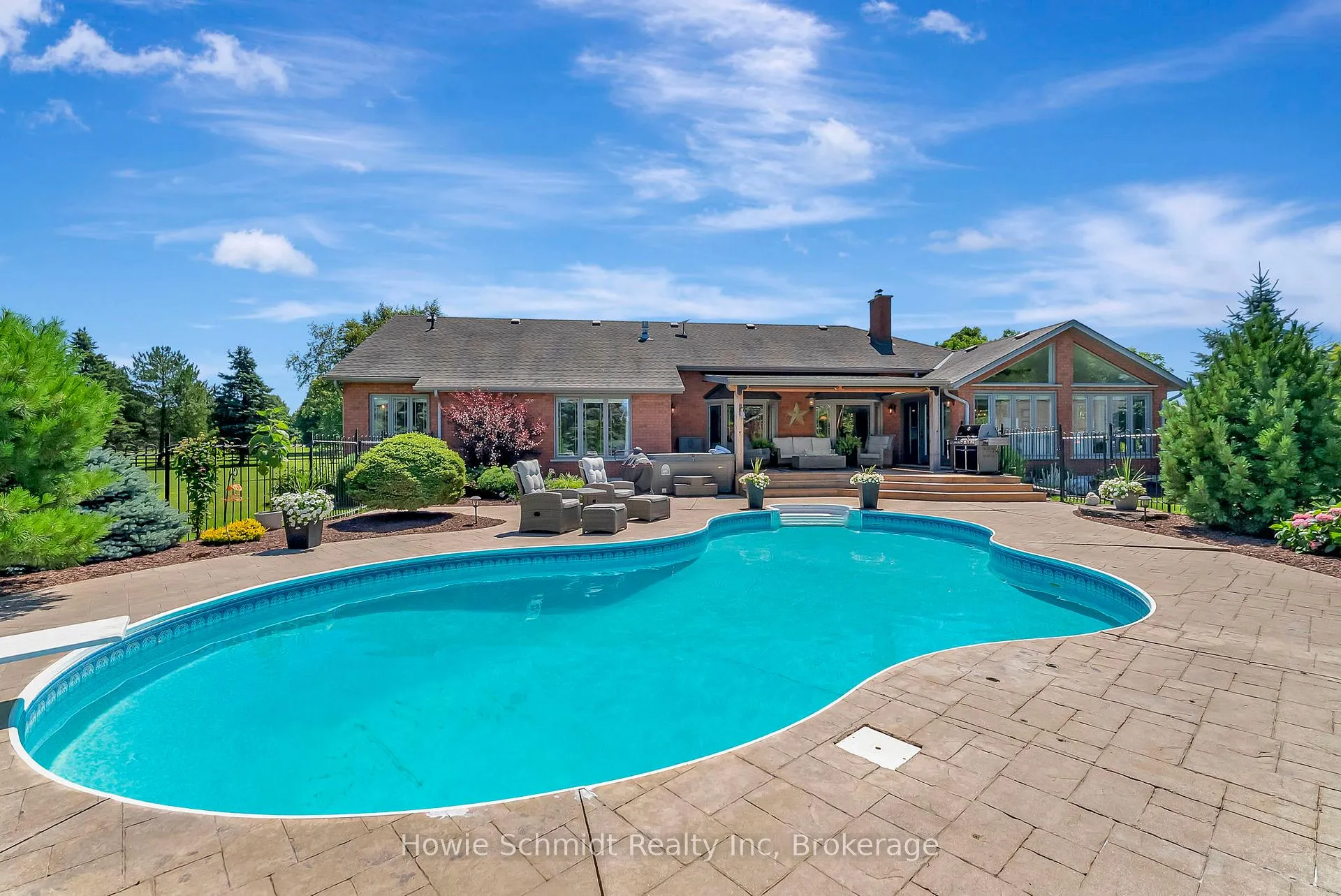 Photo 44 of 999 Governors Road W, Brant, Paris — HOMEH