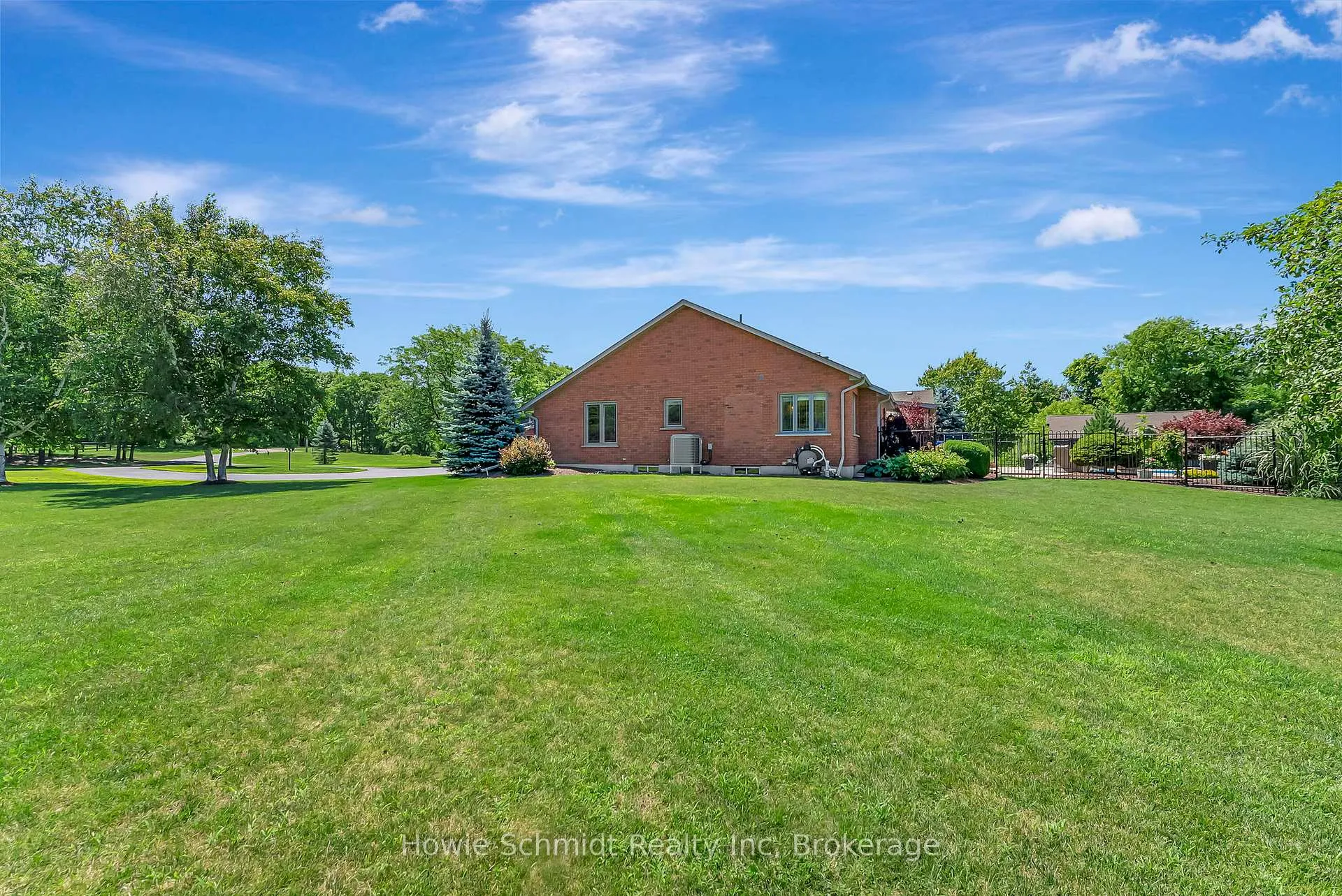 Photo 46 of 999 Governors Road W, Brant, Paris — HOMEH
