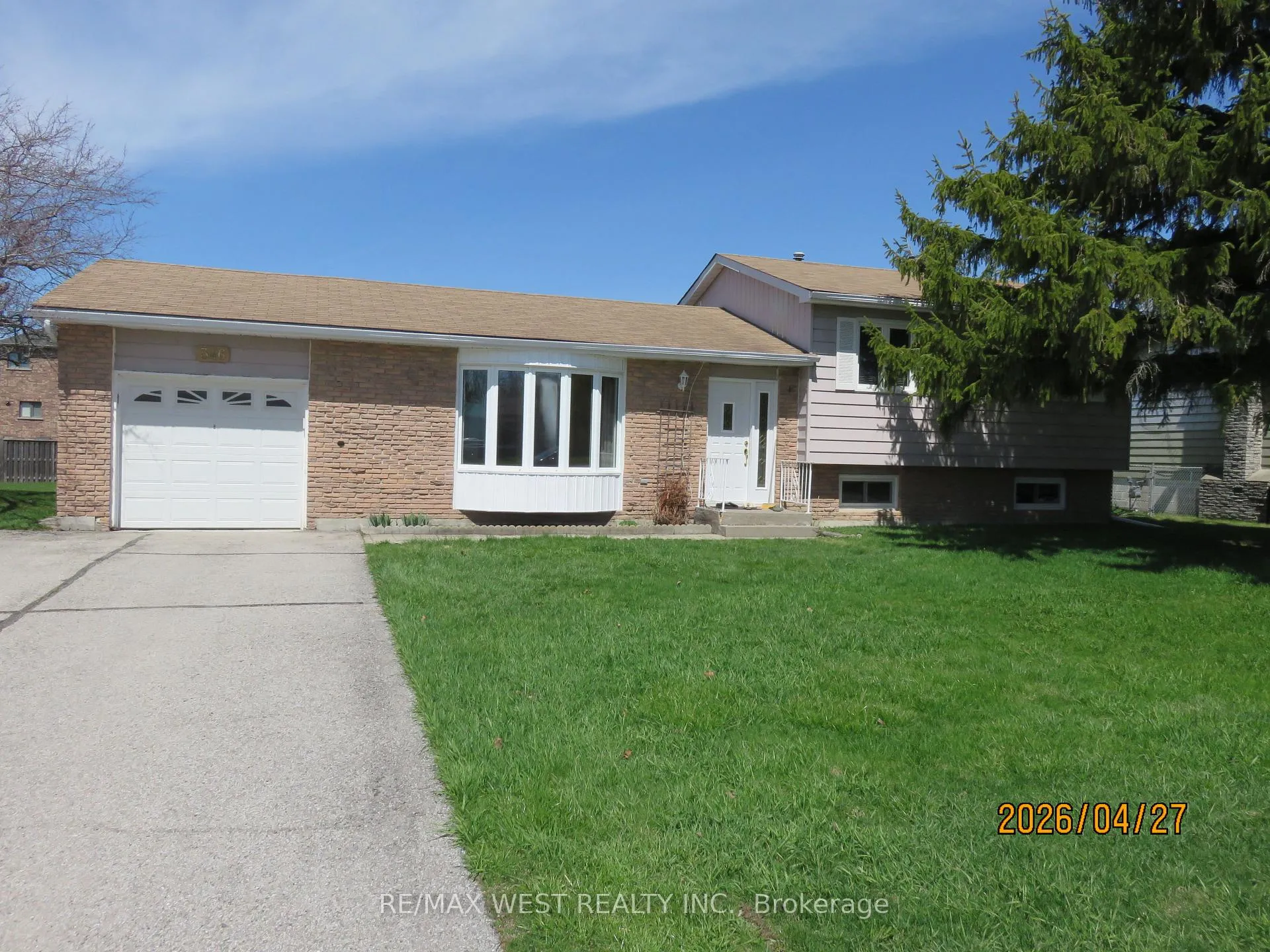 Photo 3 of 346 Lakeland Crescent SE, Brock, Beaverton — HOMEH