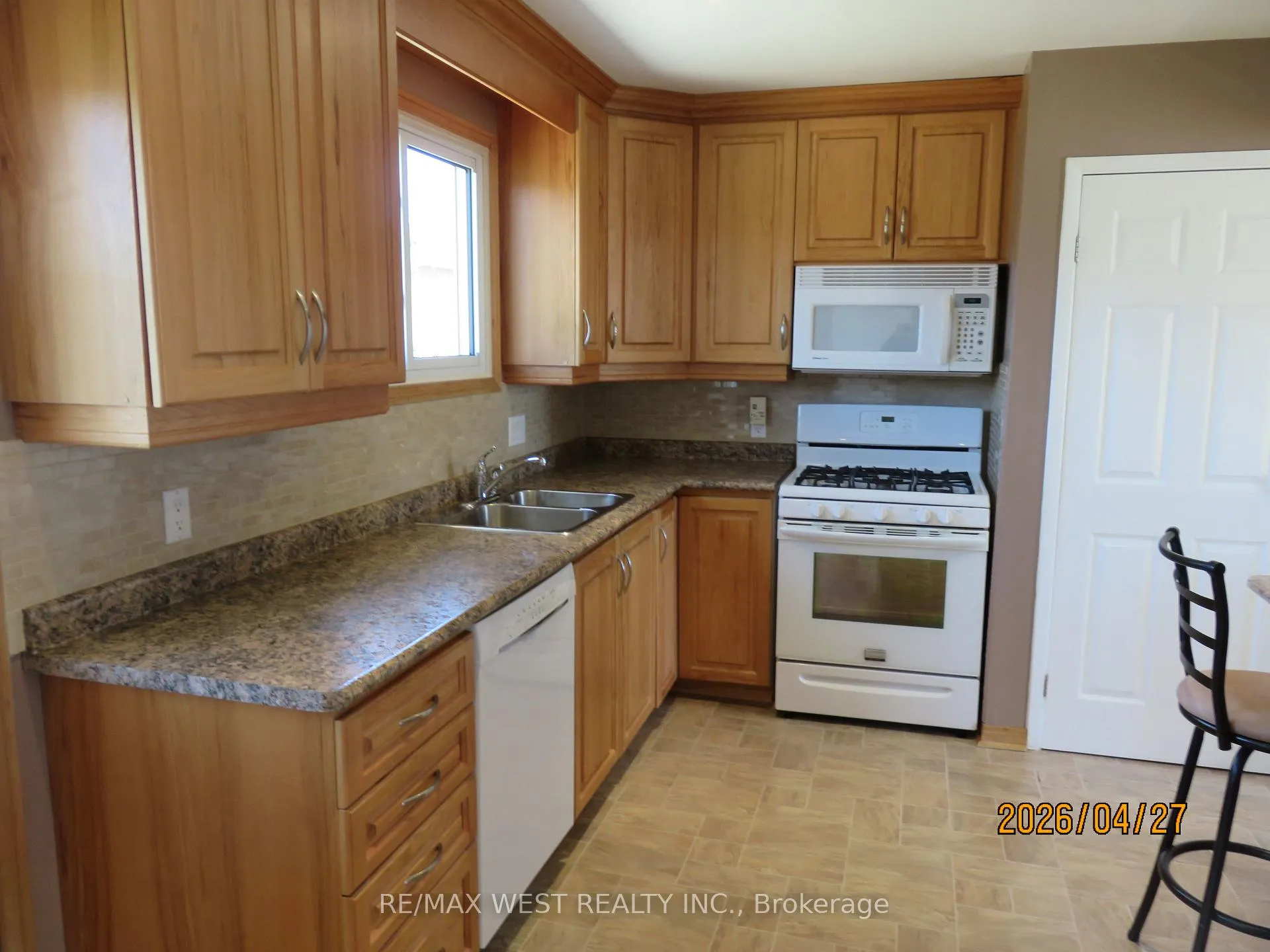 Photo 15 of 346 Lakeland Crescent SE, Brock, Beaverton — HOMEH
