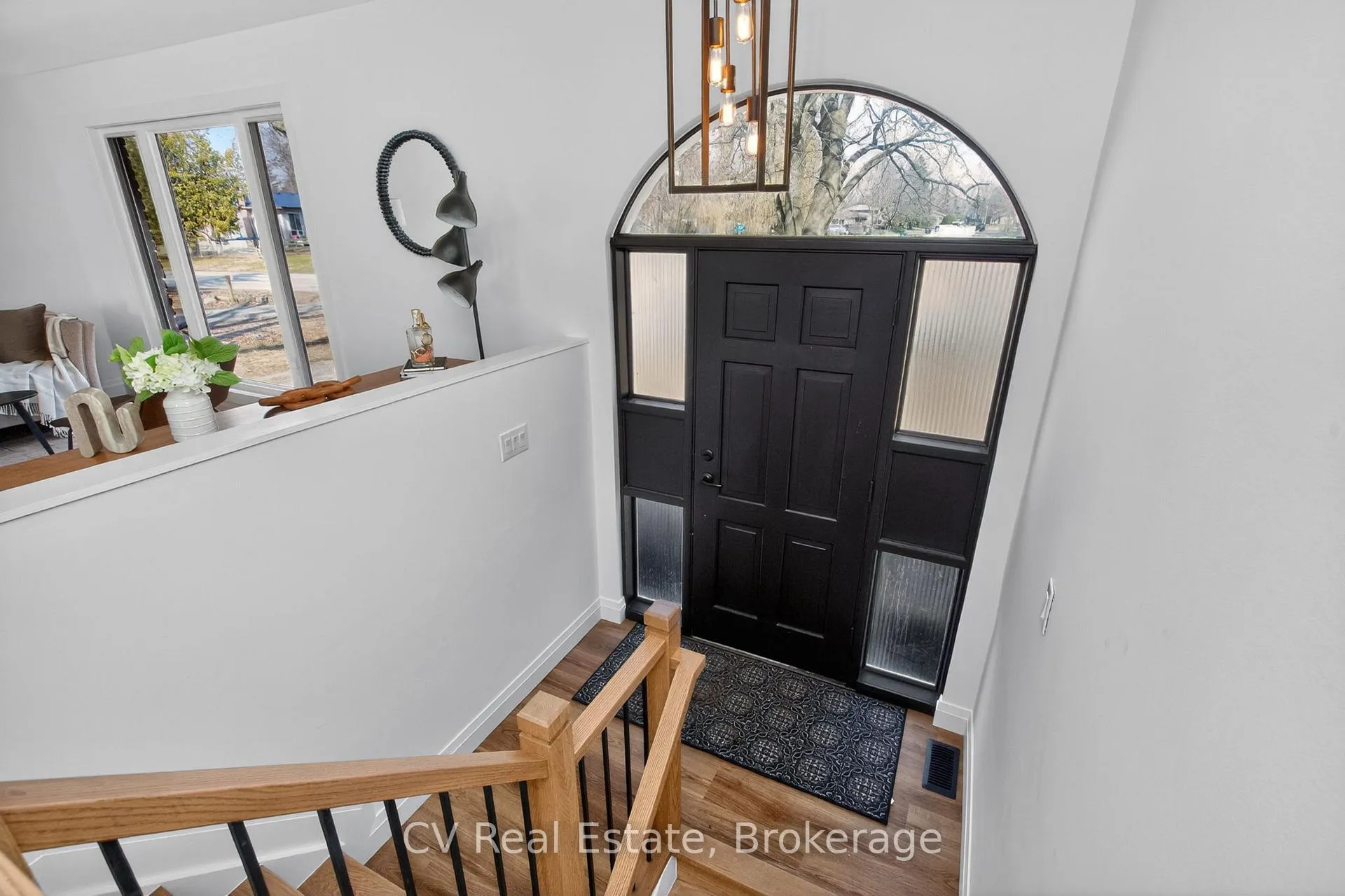 Photo 4 of 204 Lynn Street, Innisfil, Stroud — HOMEH