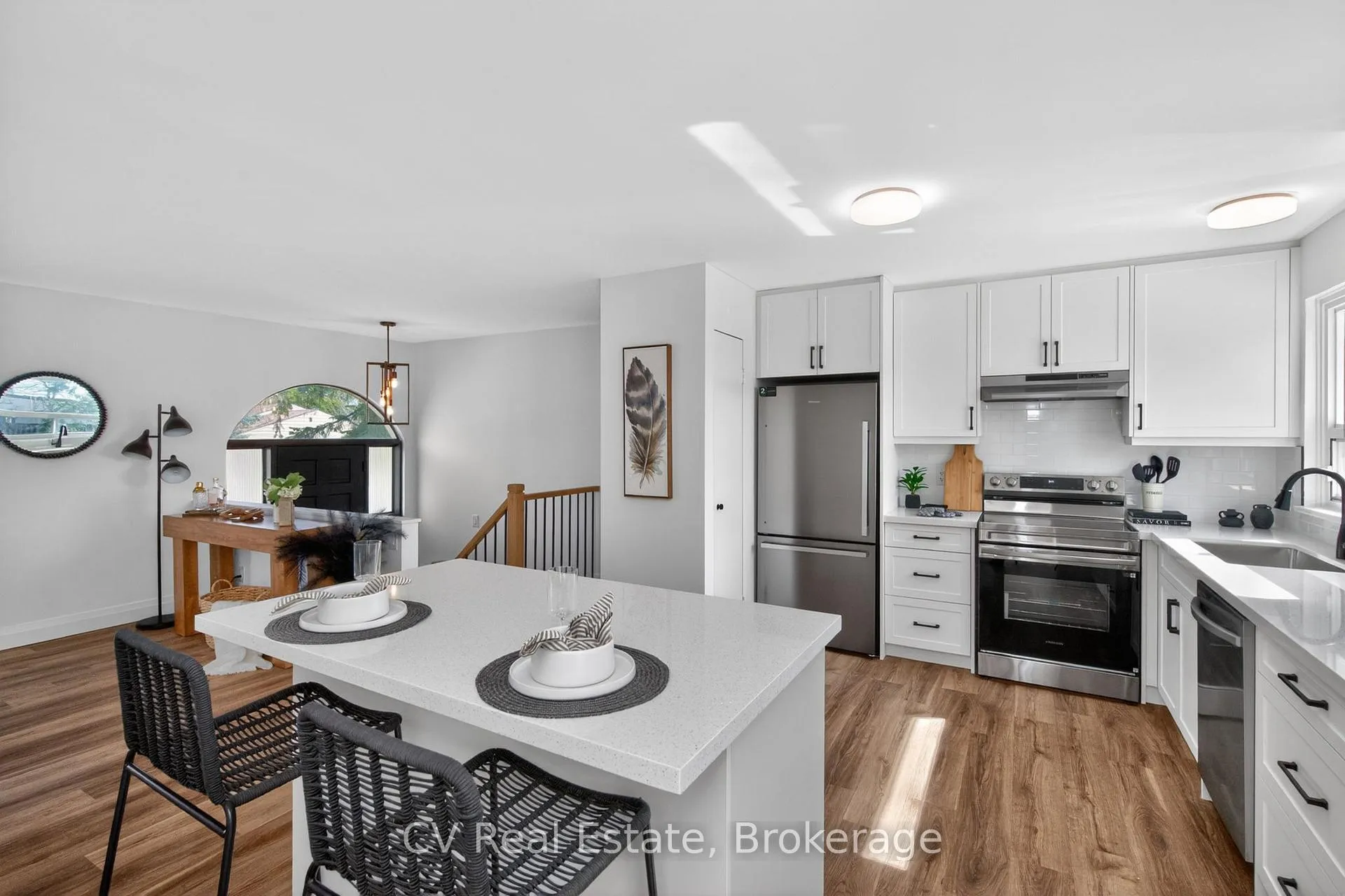 Photo 7 of 204 Lynn Street, Innisfil, Stroud — HOMEH