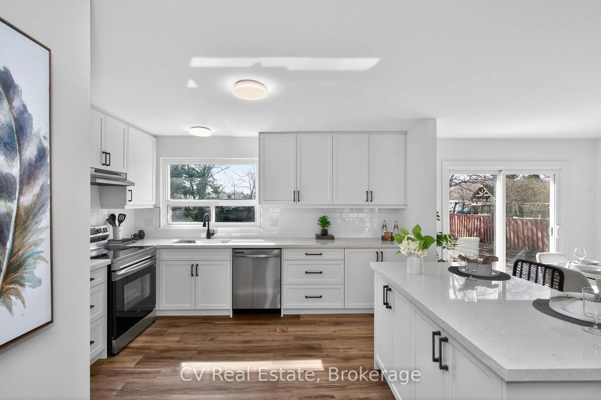 Photo 8 of 204 Lynn Street, Innisfil, Stroud — HOMEH