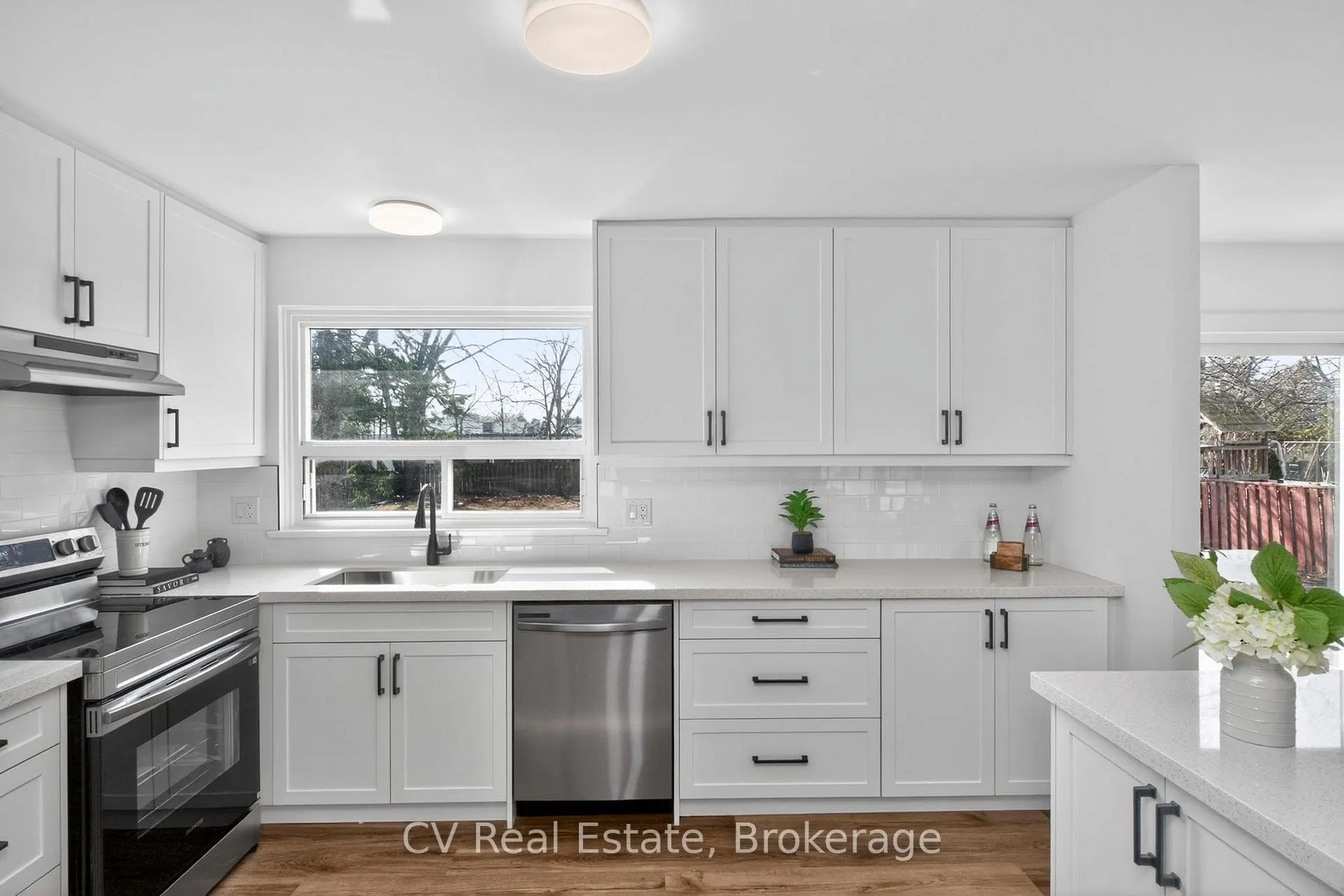 Photo 9 of 204 Lynn Street, Innisfil, Stroud — HOMEH