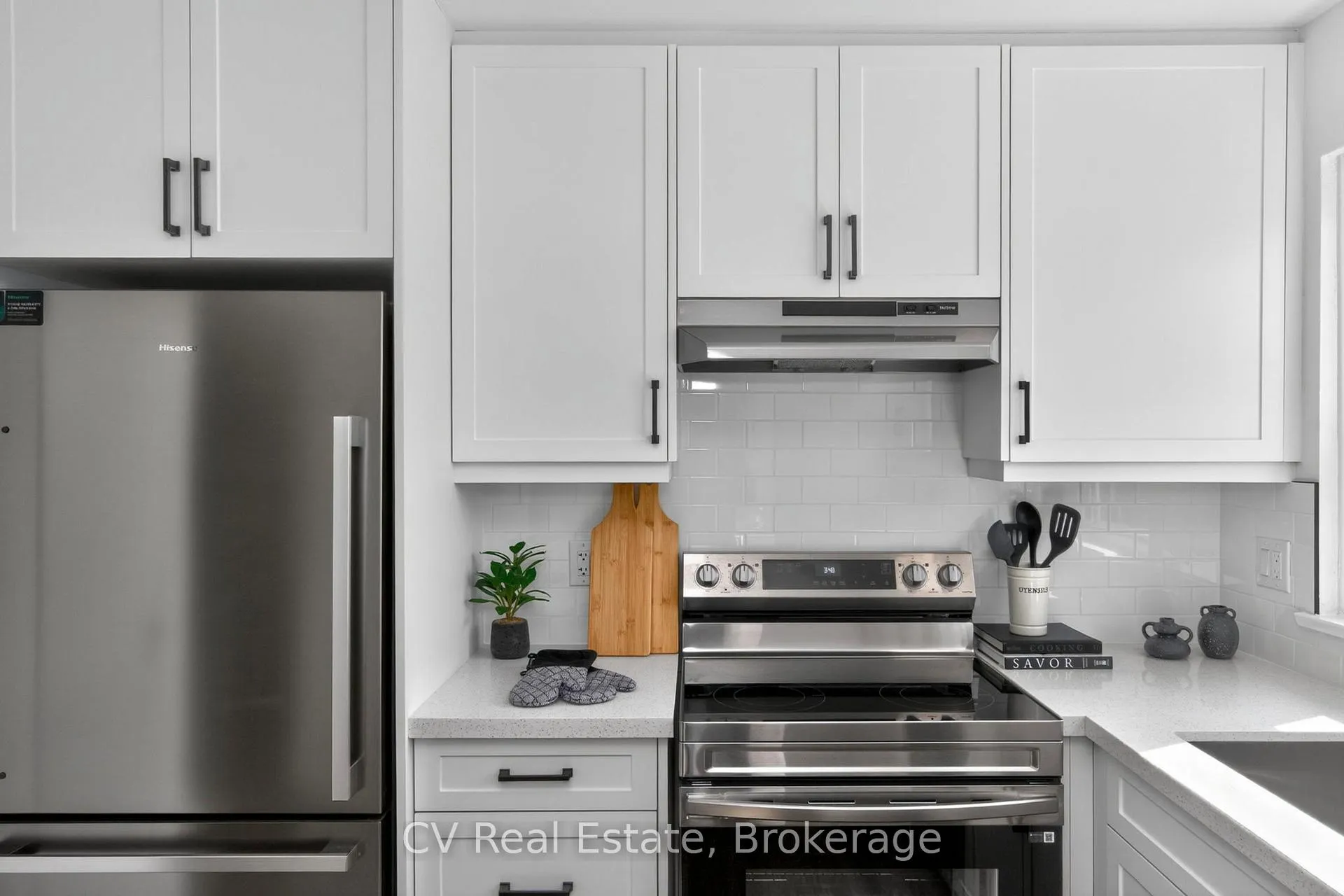 Photo 10 of 204 Lynn Street, Innisfil, Stroud — HOMEH