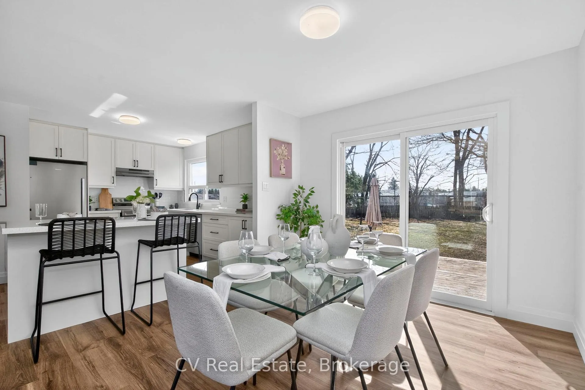 Photo 12 of 204 Lynn Street, Innisfil, Stroud — HOMEH
