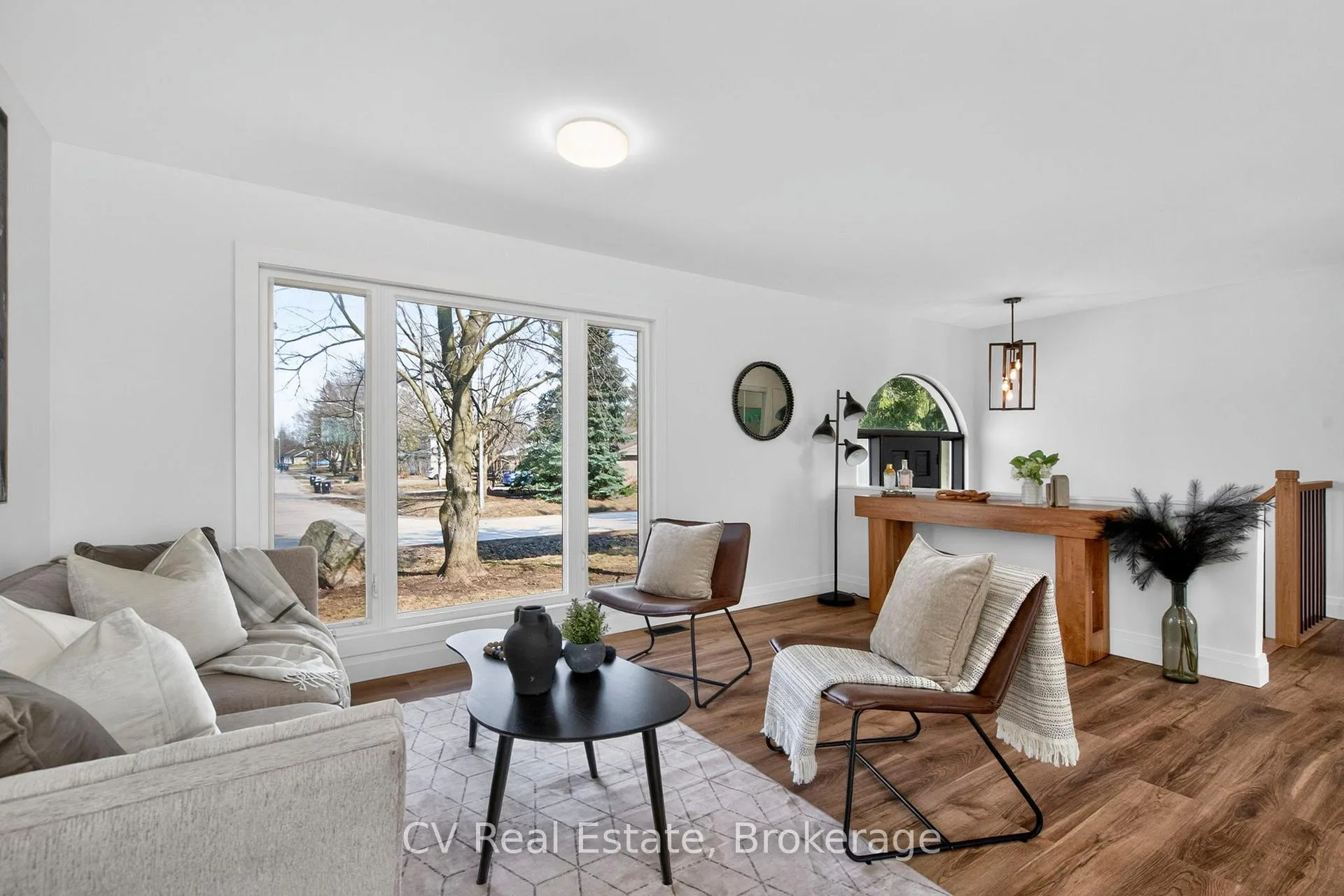 Photo 15 of 204 Lynn Street, Innisfil, Stroud — HOMEH