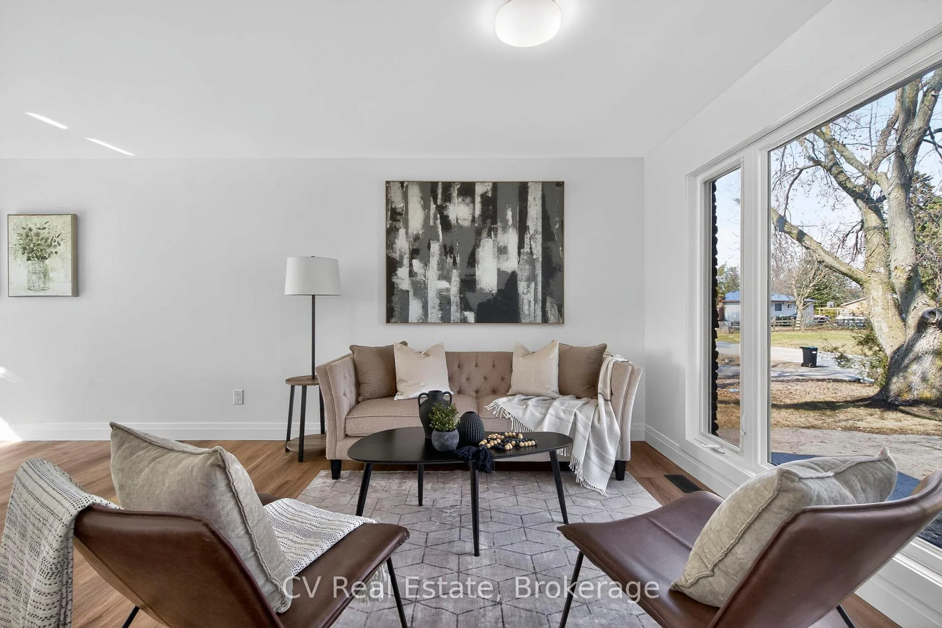 Photo 17 of 204 Lynn Street, Innisfil, Stroud — HOMEH