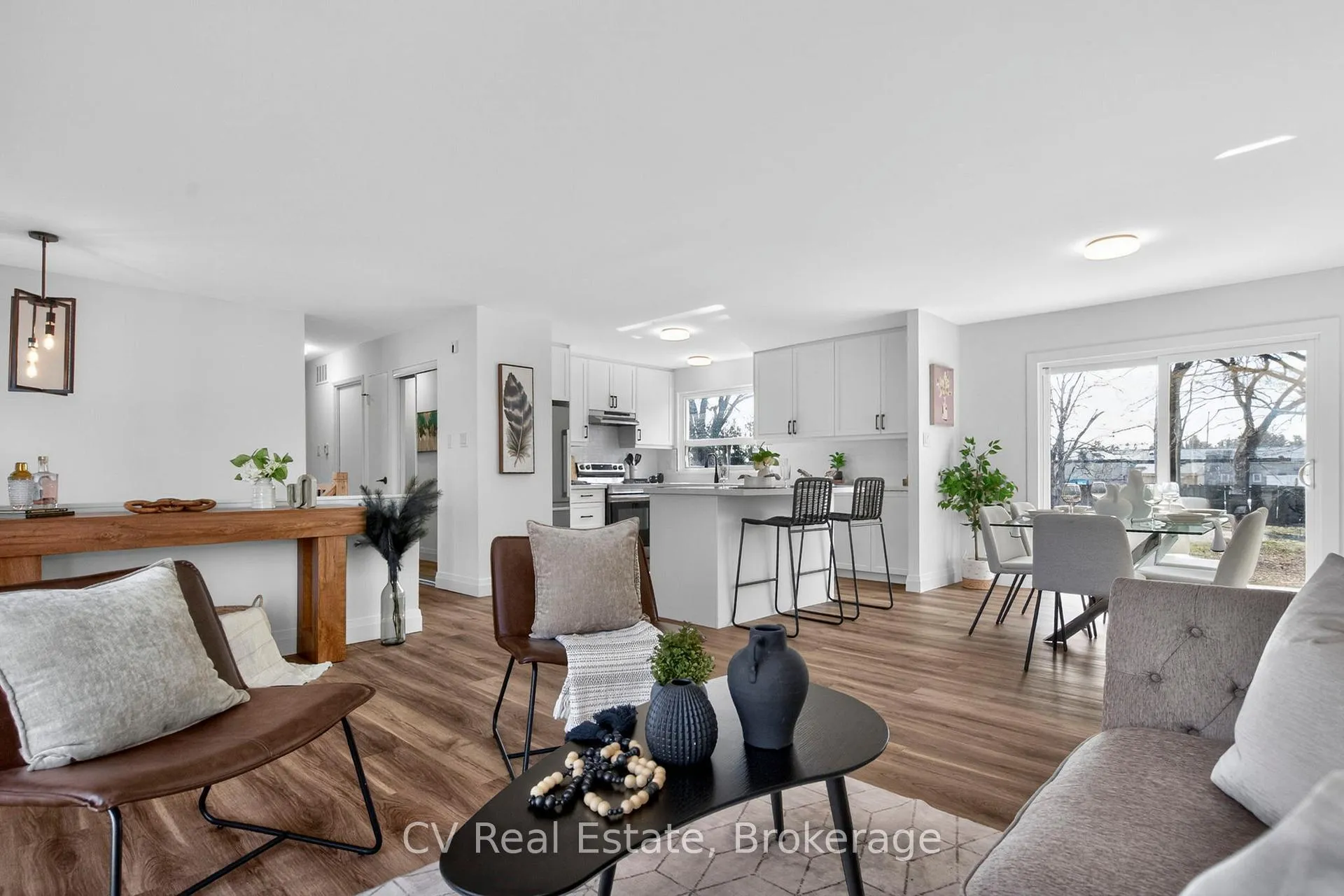 Photo 18 of 204 Lynn Street, Innisfil, Stroud — HOMEH