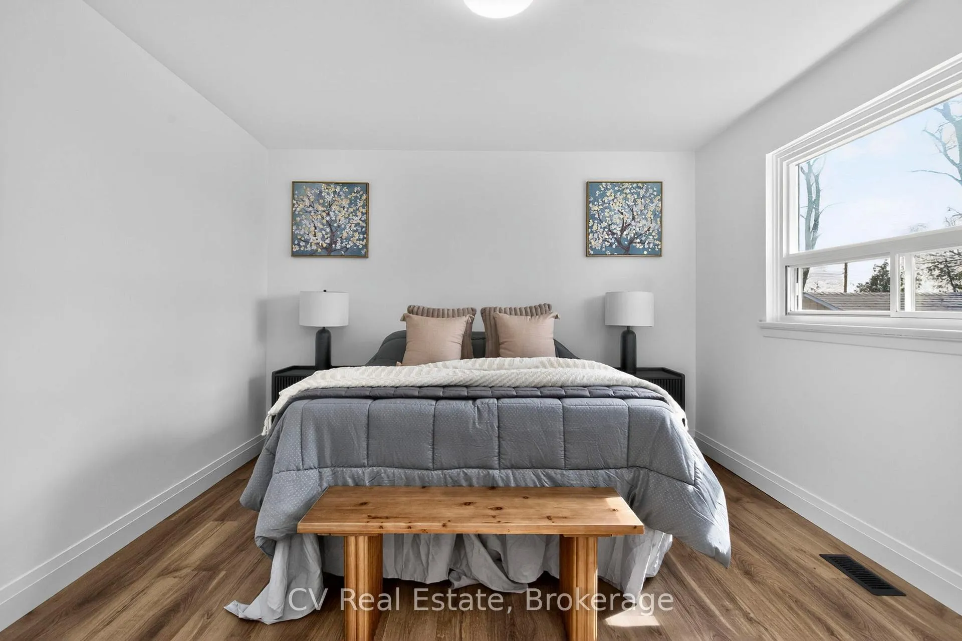 Photo 20 of 204 Lynn Street, Innisfil, Stroud — HOMEH