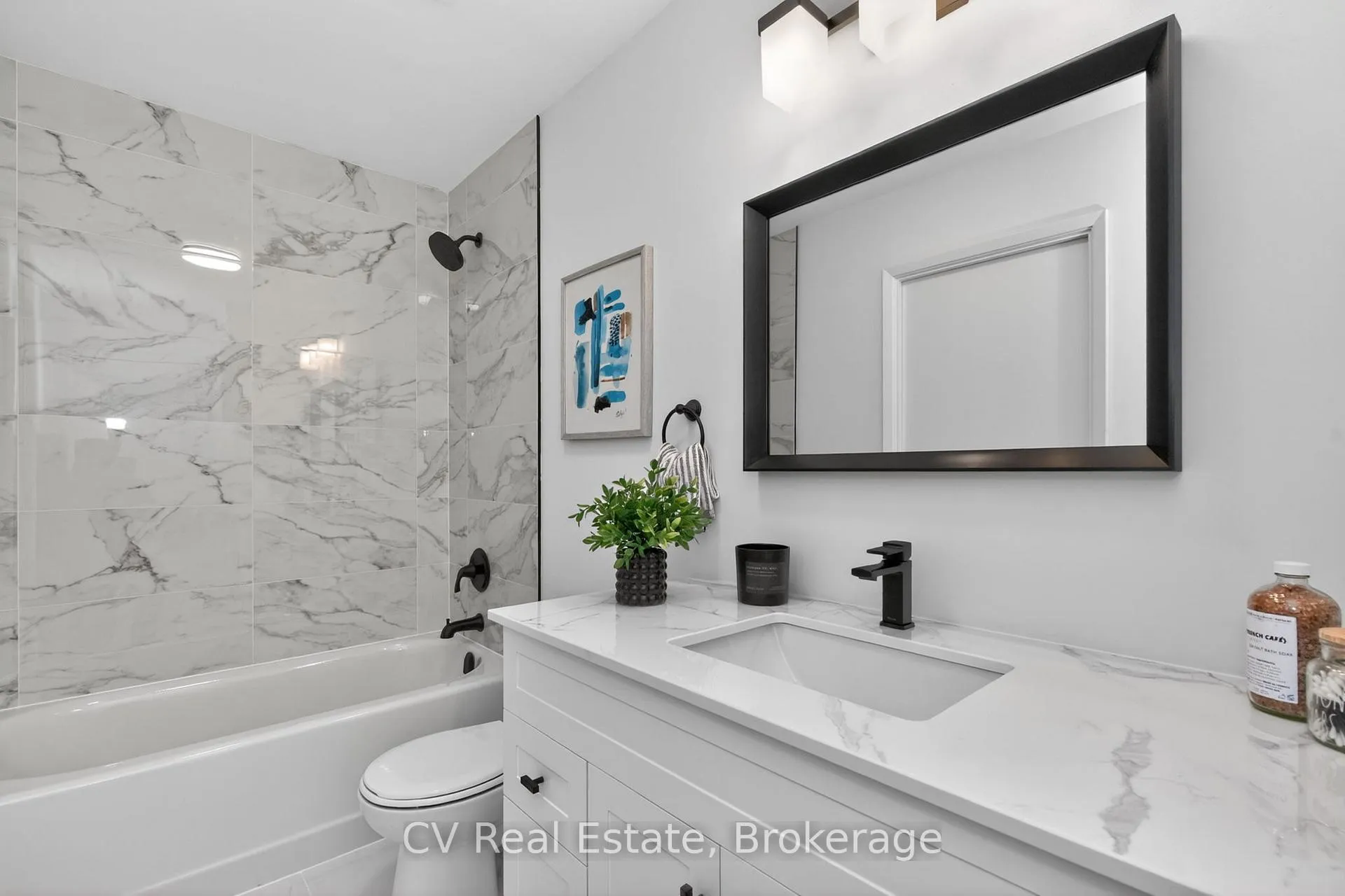 Photo 24 of 204 Lynn Street, Innisfil, Stroud — HOMEH