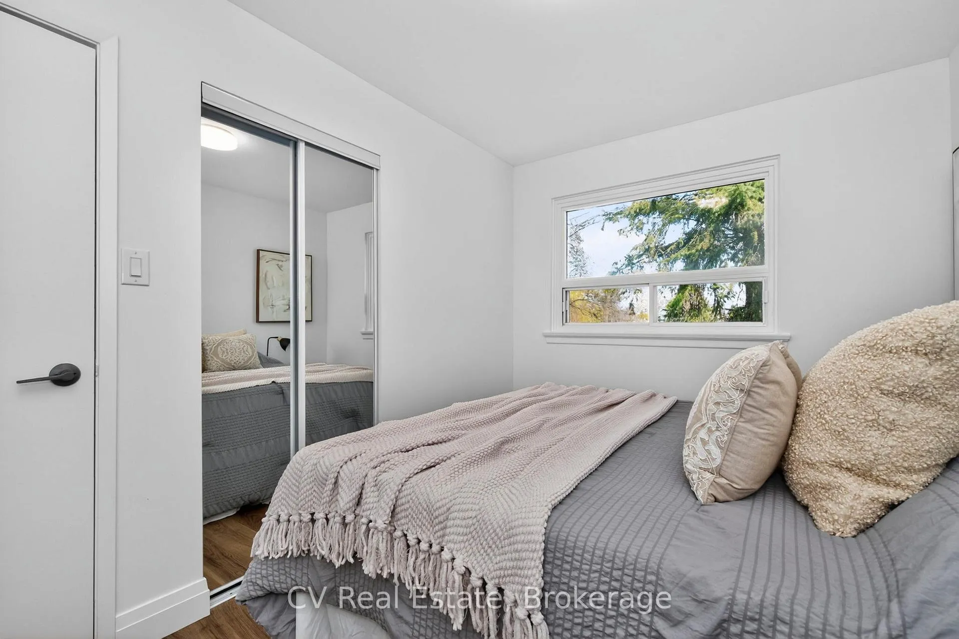 Photo 25 of 204 Lynn Street, Innisfil, Stroud — HOMEH