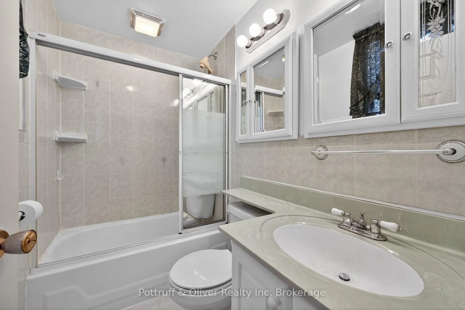 Photo 19 of 192 Ivon Avenue, Hamilton, Normanhurst — HOMEH