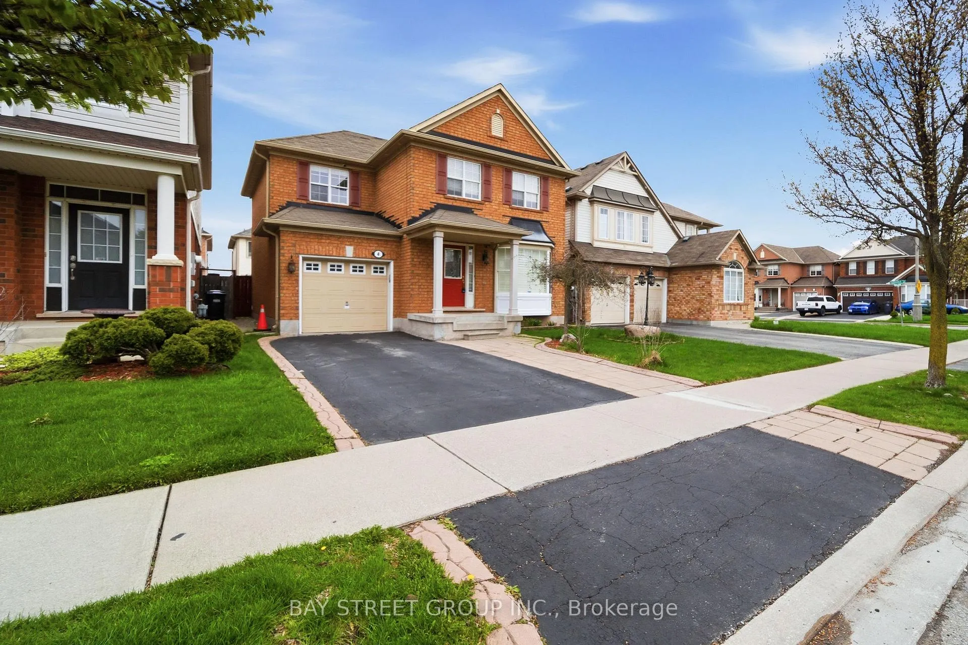 Photo 3 of 4 Decker Hollow Circle, Brampton, Credit Valley — HOMEH