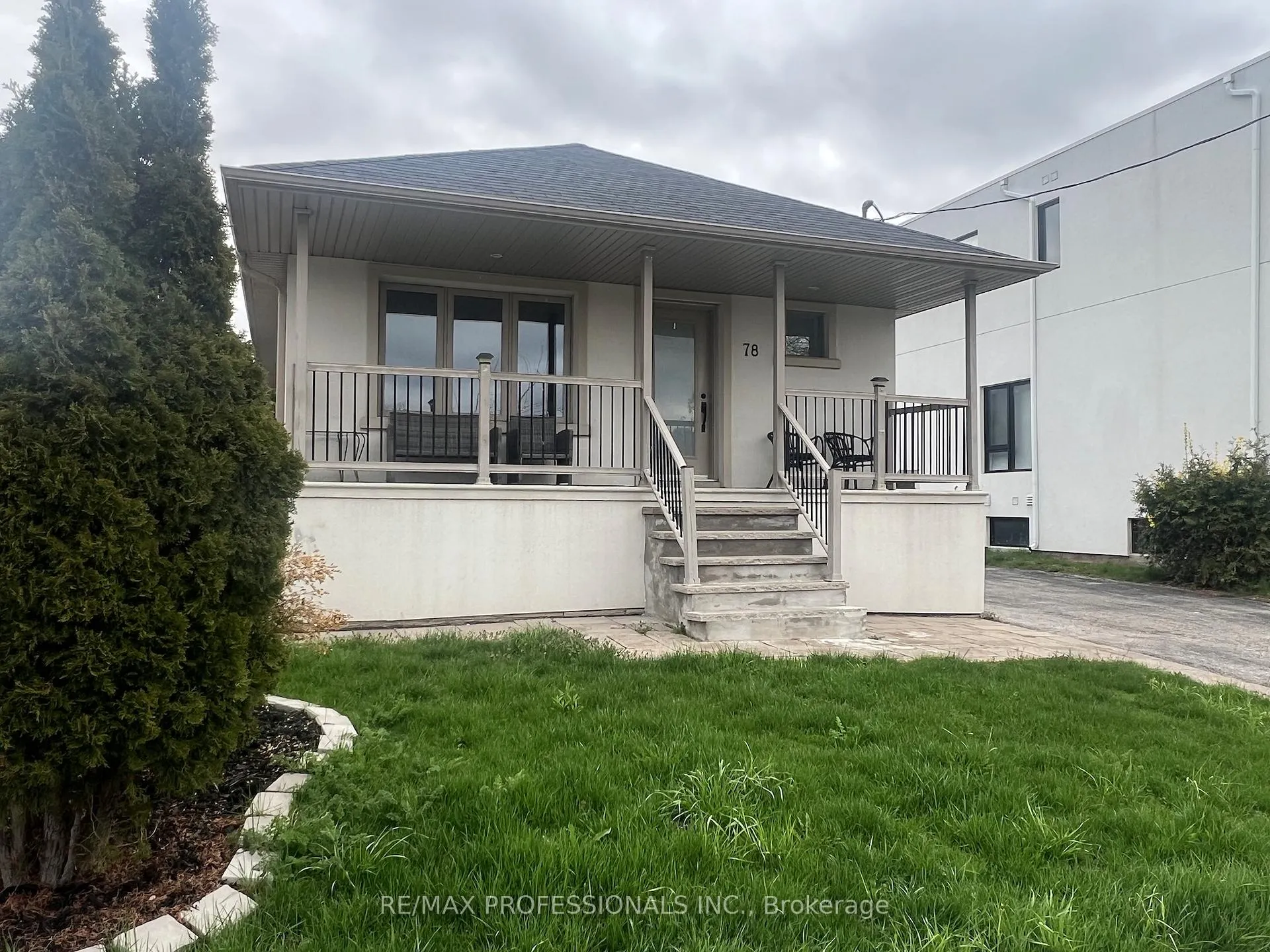 Photo 3 of 78 Athol Avenue, Etobicoke, Stonegate-Queensway — HOMEH