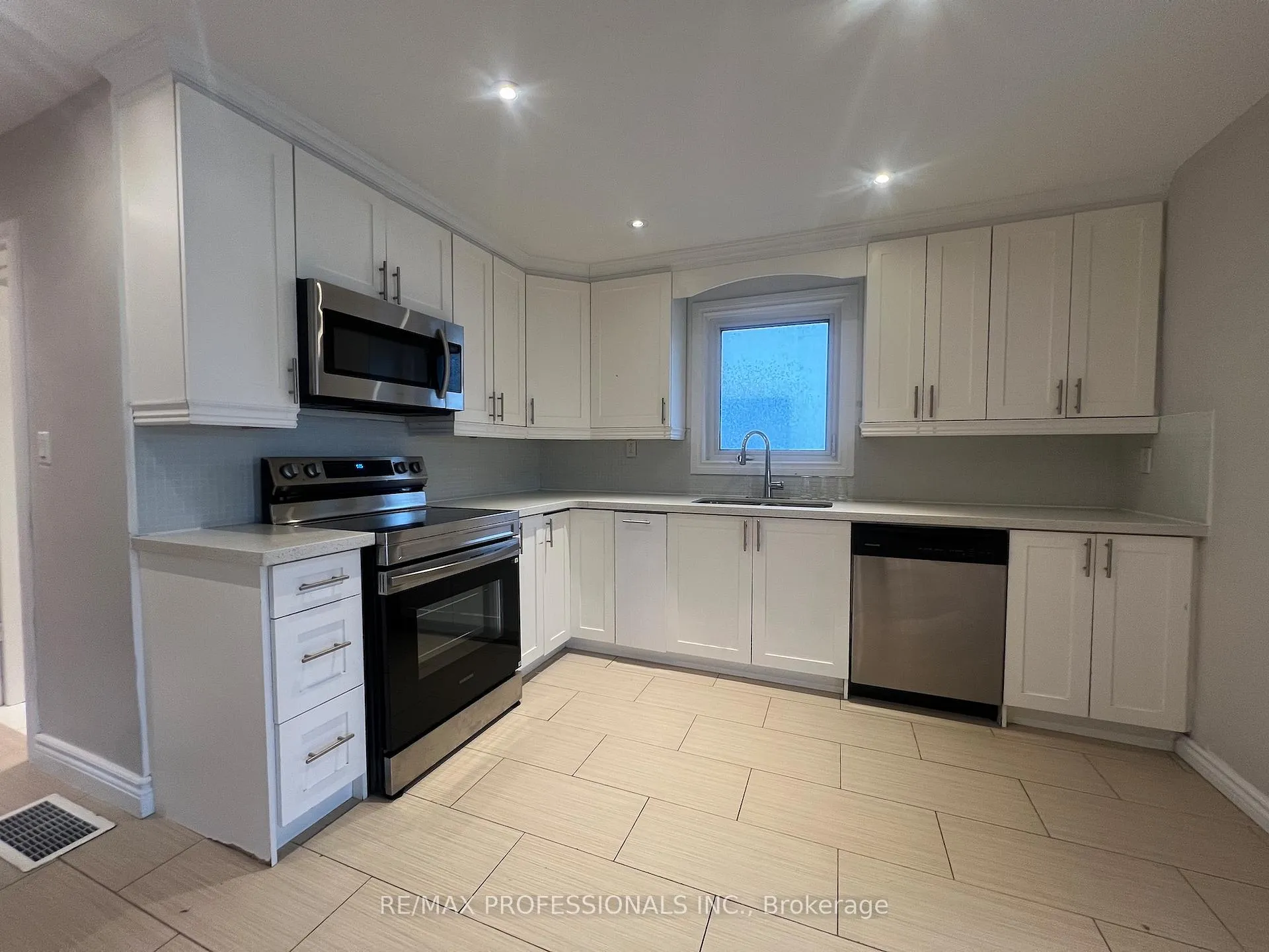 Photo 12 of 78 Athol Avenue, Etobicoke, Stonegate-Queensway — HOMEH