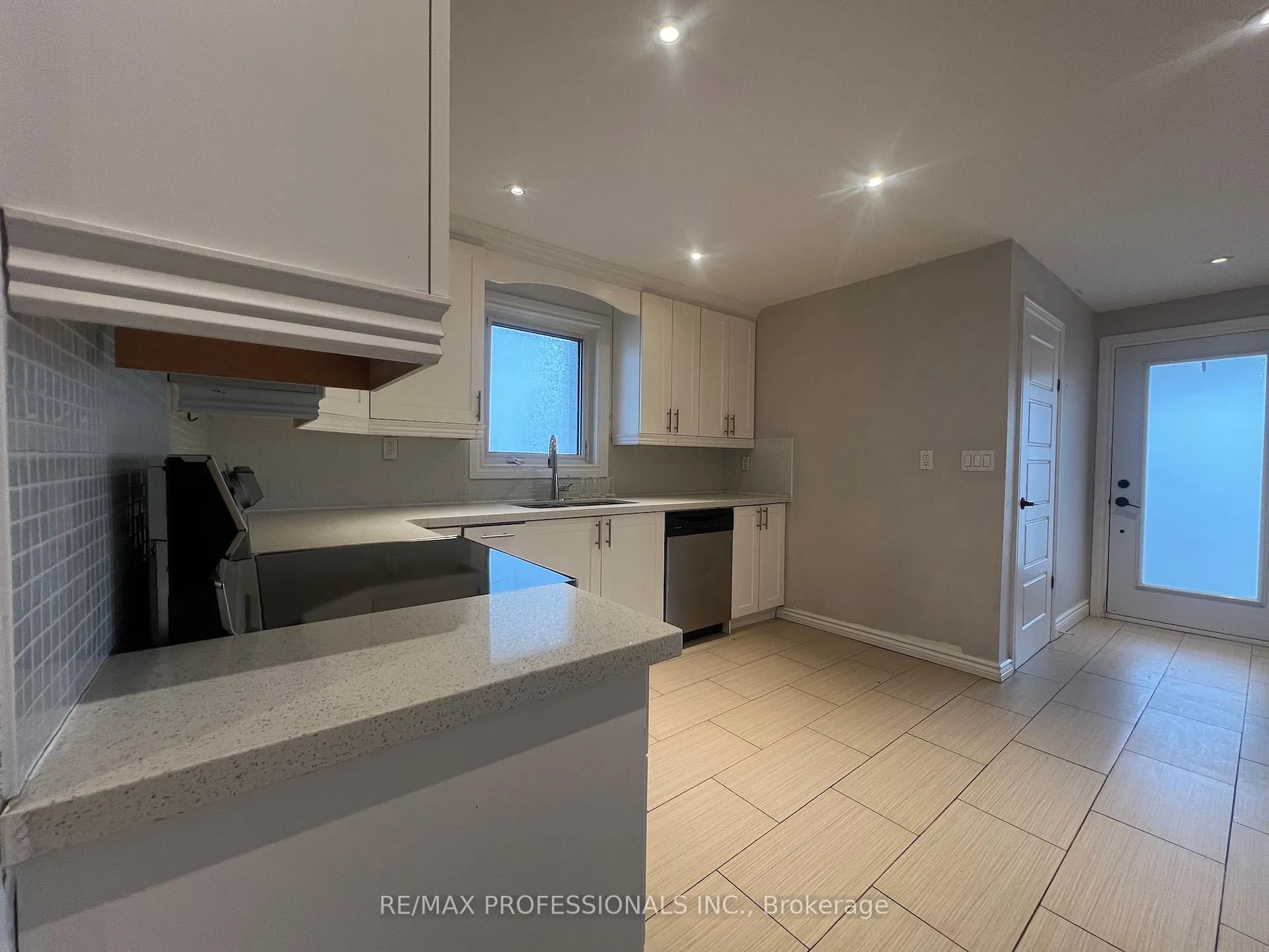 Photo 13 of 78 Athol Avenue, Etobicoke, Stonegate-Queensway — HOMEH