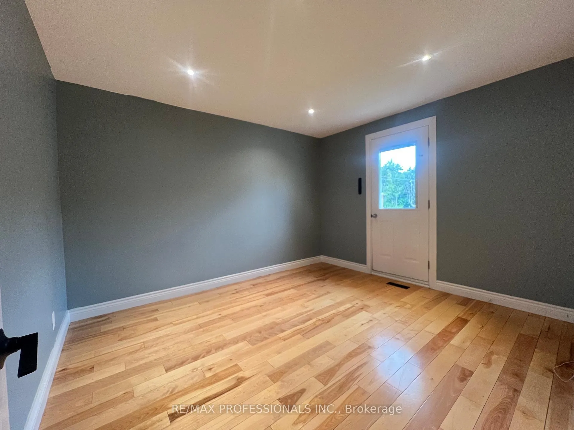 Photo 18 of 78 Athol Avenue, Etobicoke, Stonegate-Queensway — HOMEH