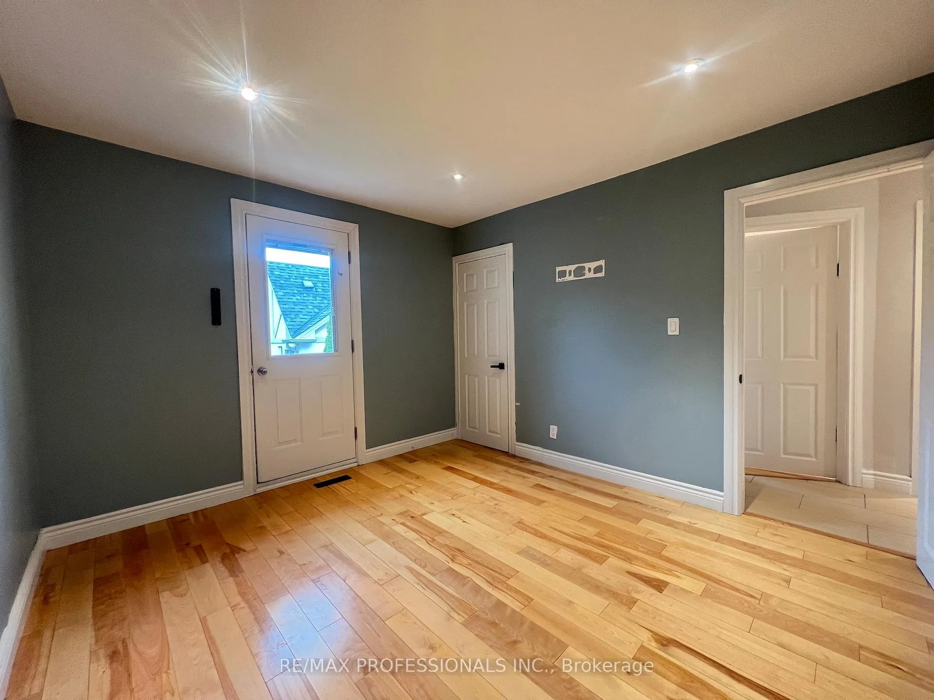 Photo 19 of 78 Athol Avenue, Etobicoke, Stonegate-Queensway — HOMEH